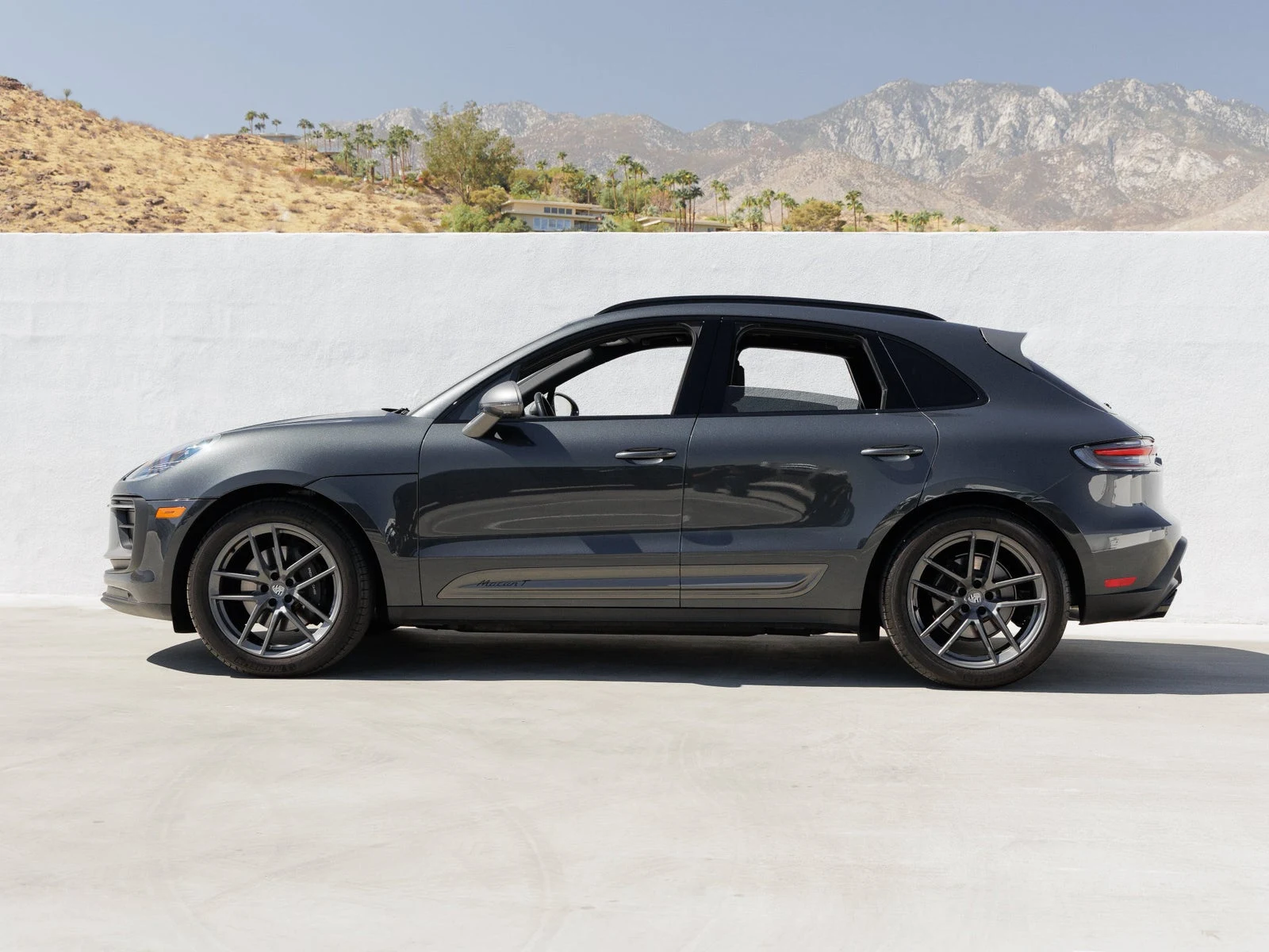 2026 Porsche Macan T (95B), 2/20