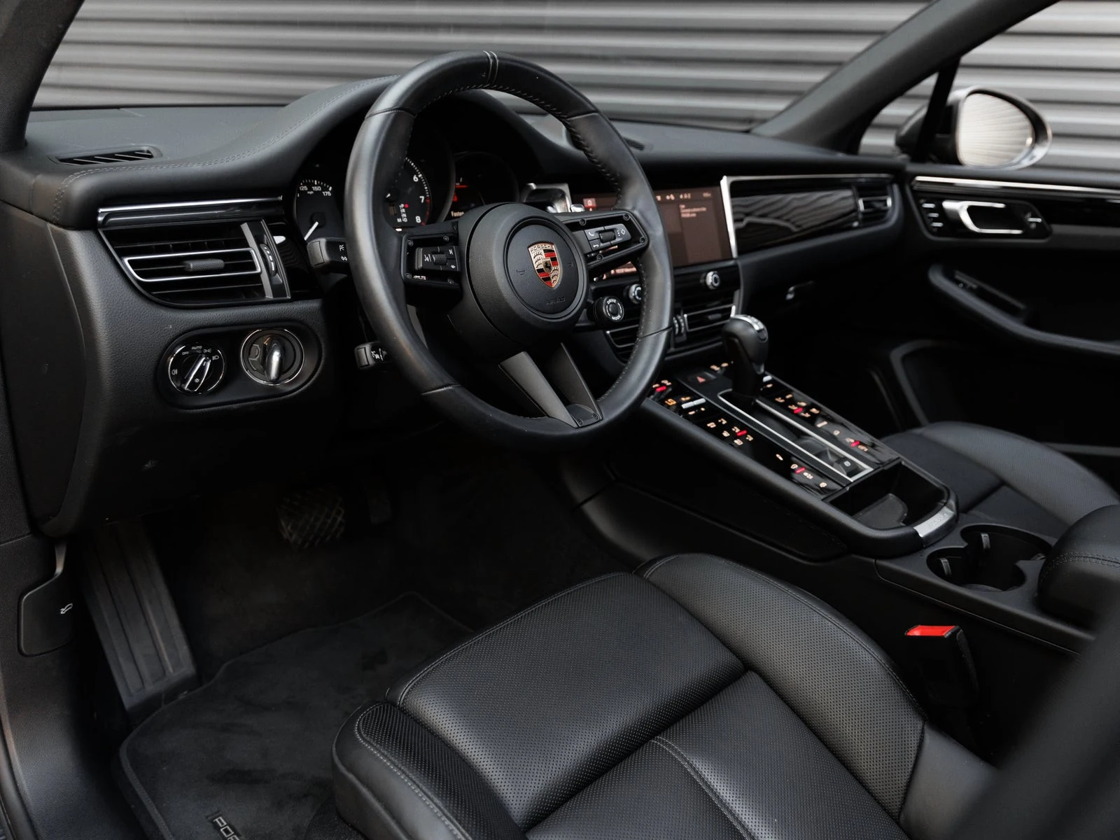 2026 Porsche Macan T (95B), 4/20