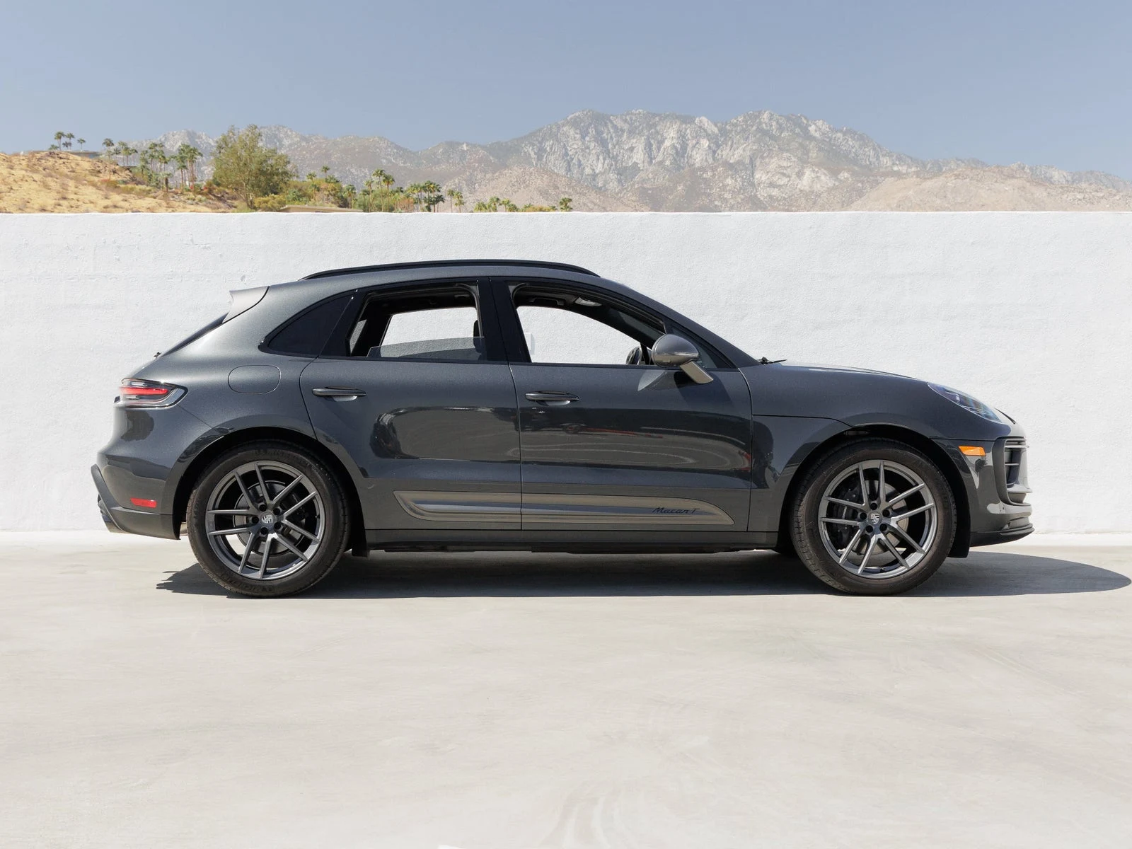 2026 Porsche Macan T (95B), 8/20