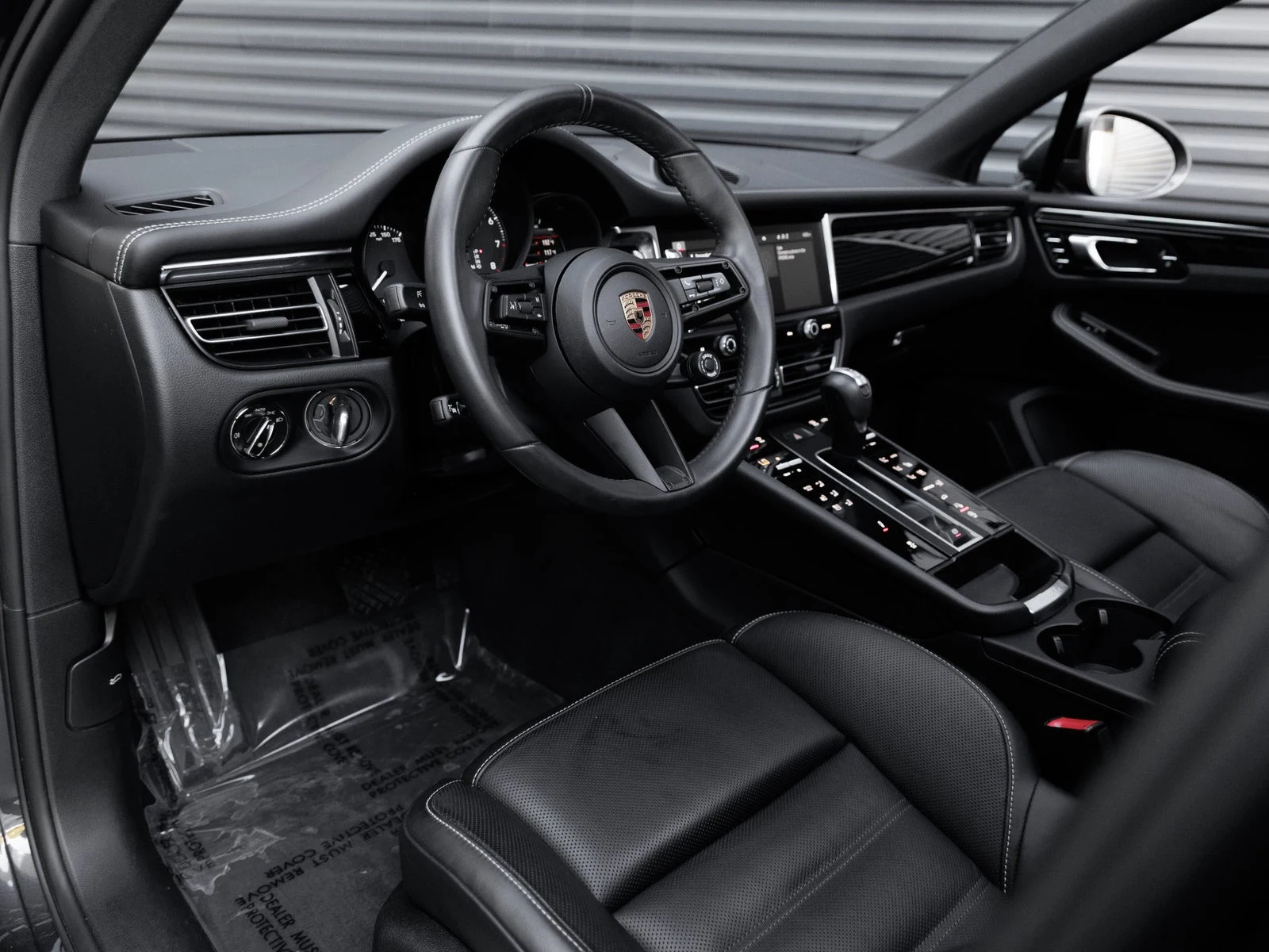 2026 Porsche Macan T (95B), 4/20