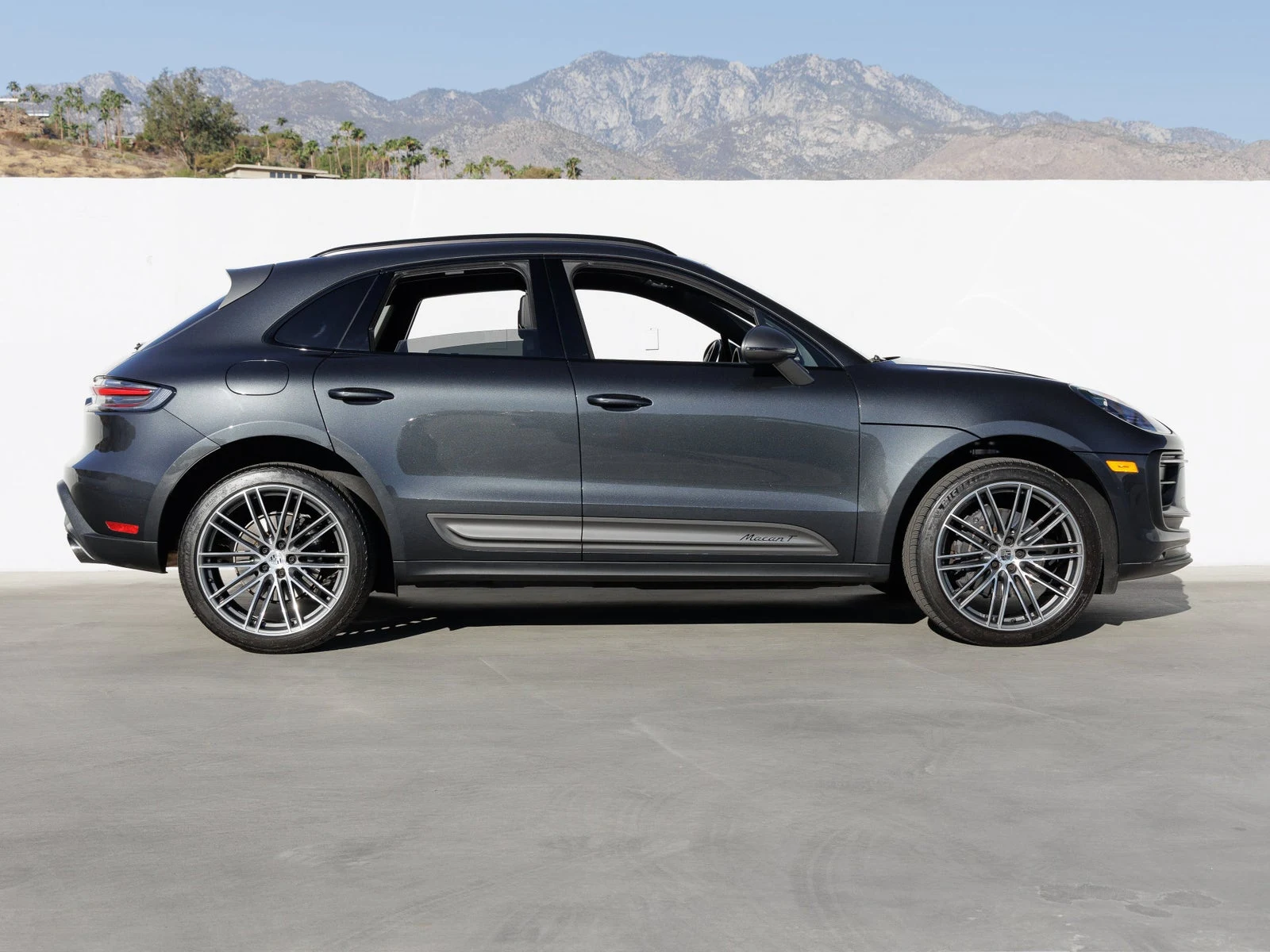 2026 Porsche Macan T (95B), 8/20