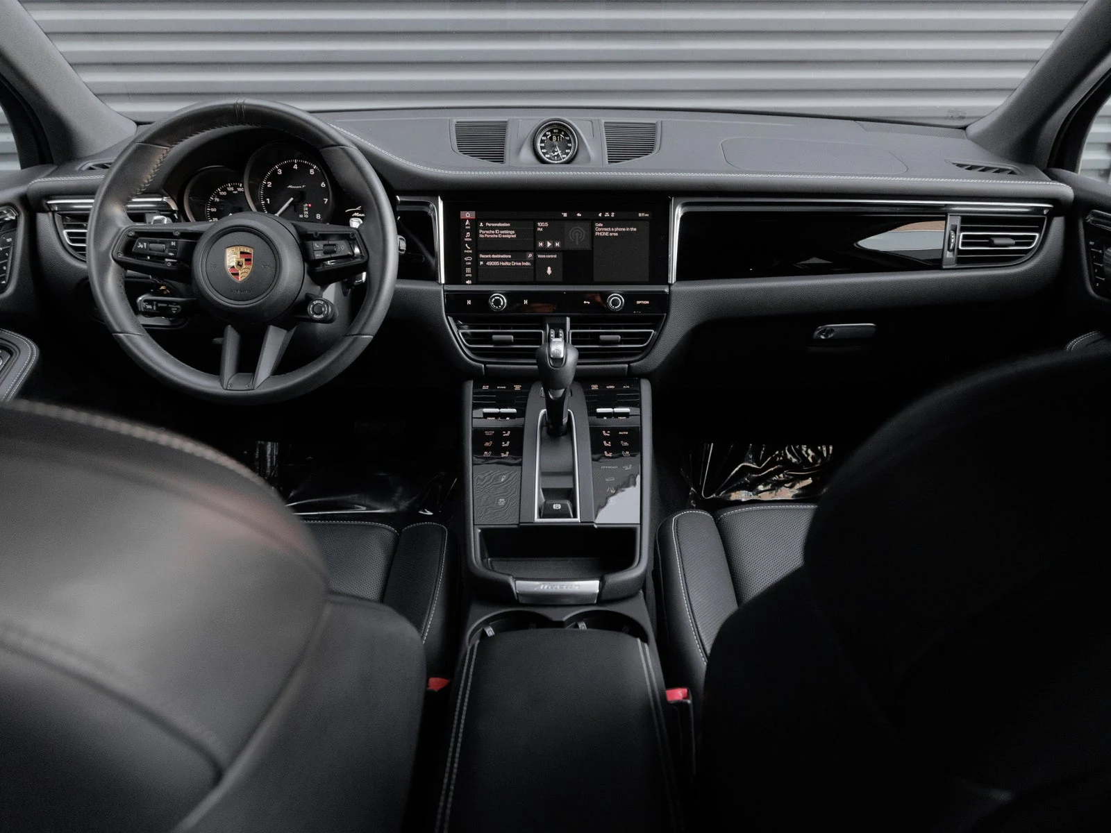 2026 Porsche Macan T (95B), 18/20