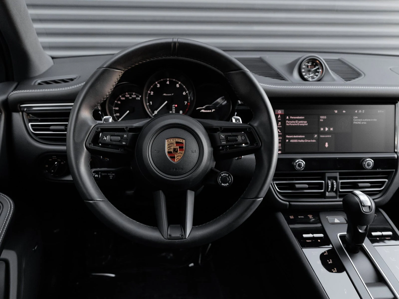 2026 Porsche Macan T (95B), 19/20