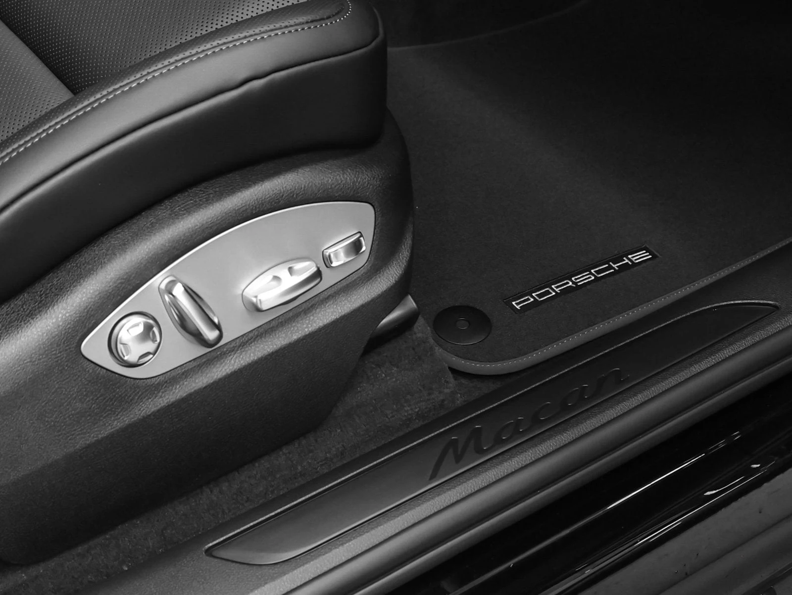 2026 Porsche Macan (95B), 19/20