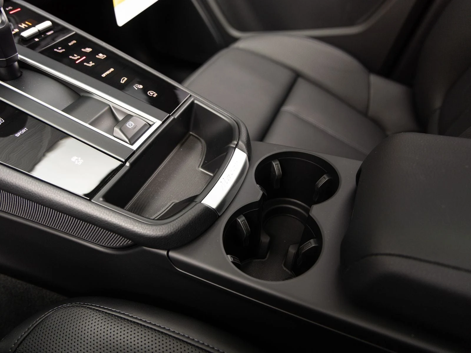 2026 Porsche Macan (95B), 18/20