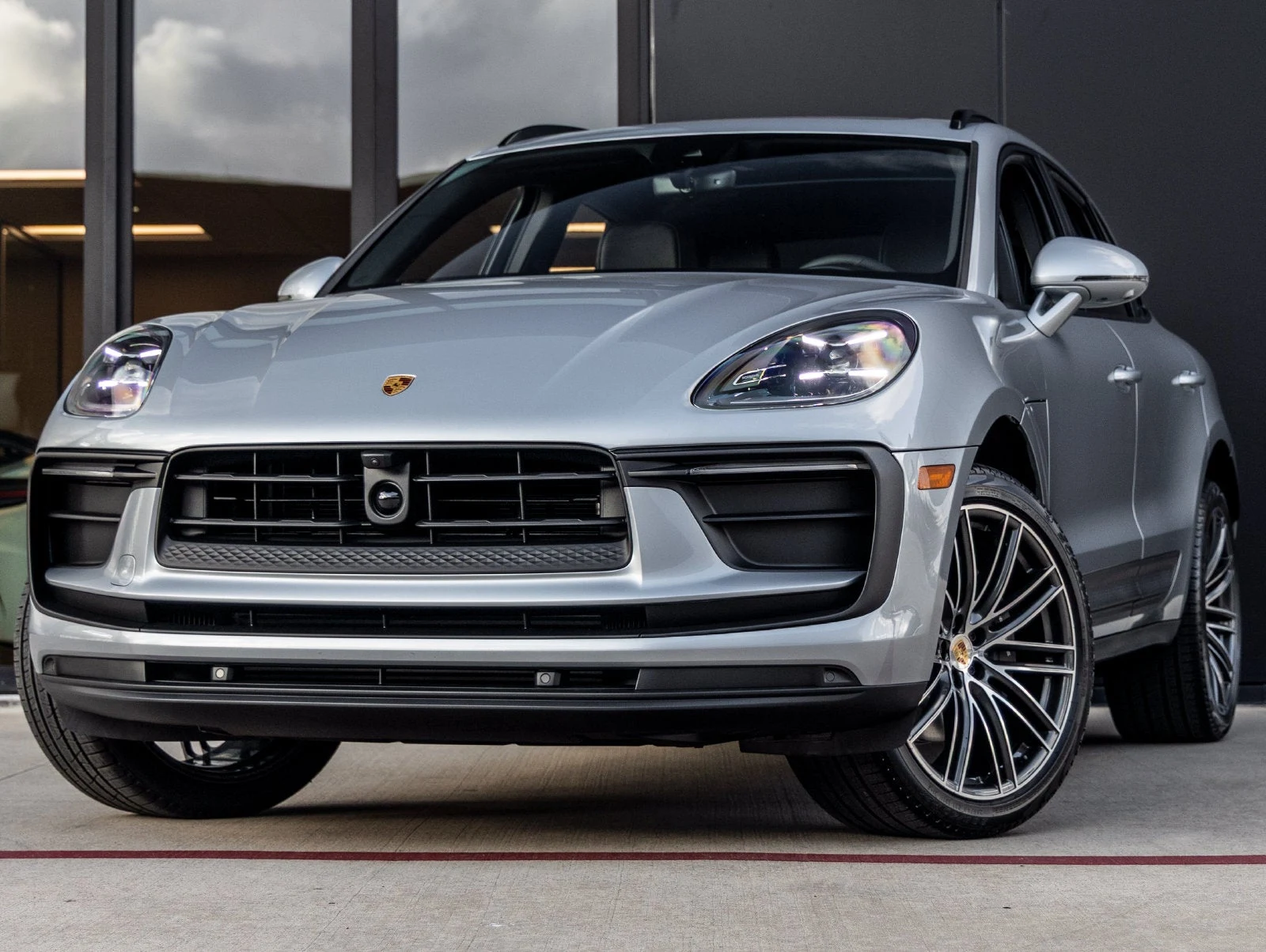 Porsche Macan (95B) · Dolomite Silver Metallic · Indigo Auto Group