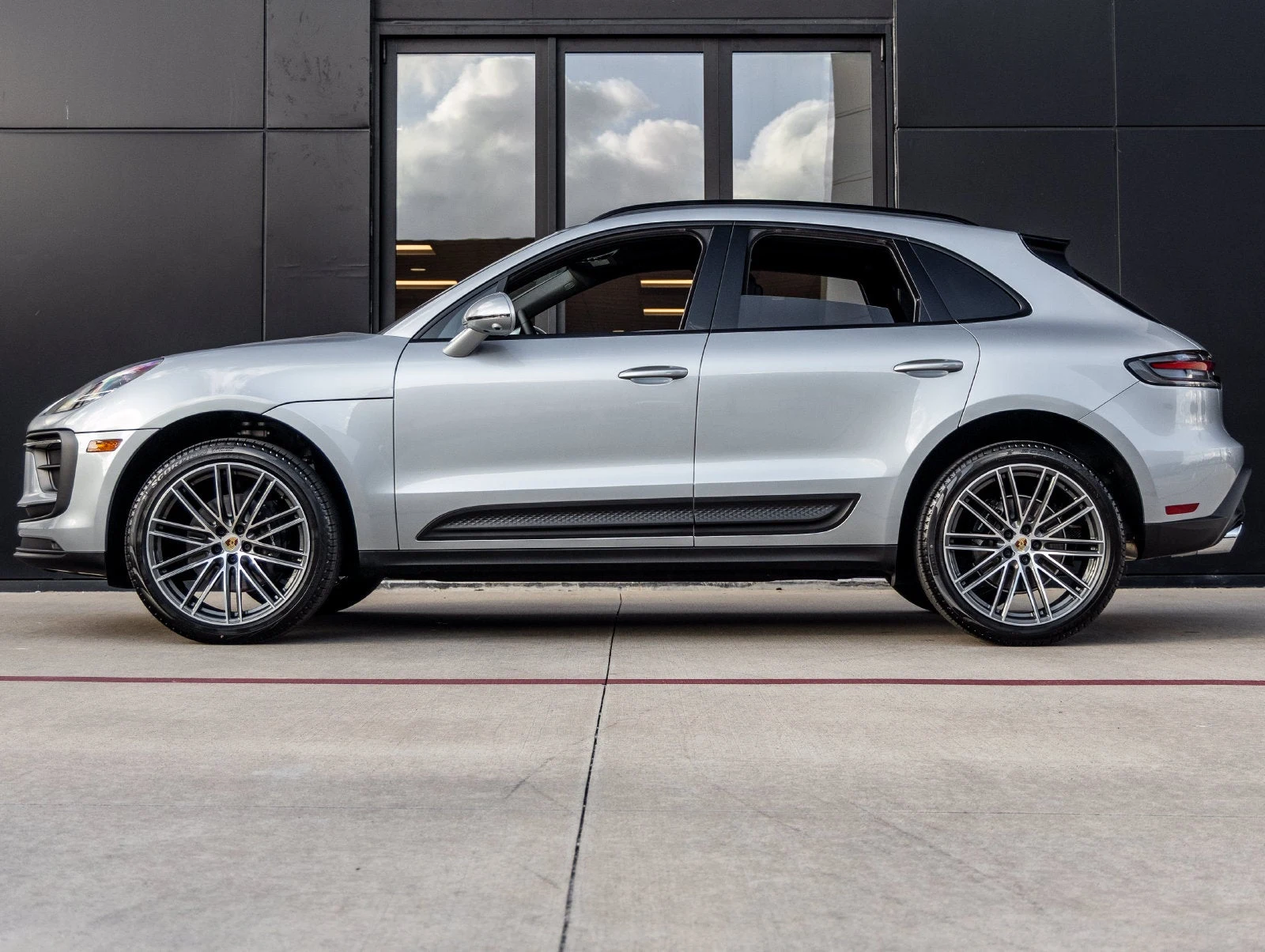 2026 Porsche Macan (95B), 2/20