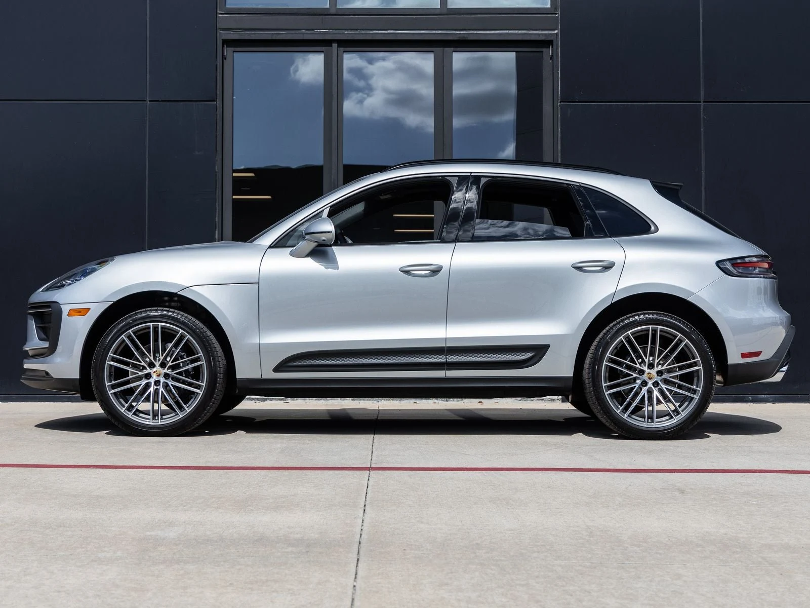 2026 Porsche Macan (95B), 2/20