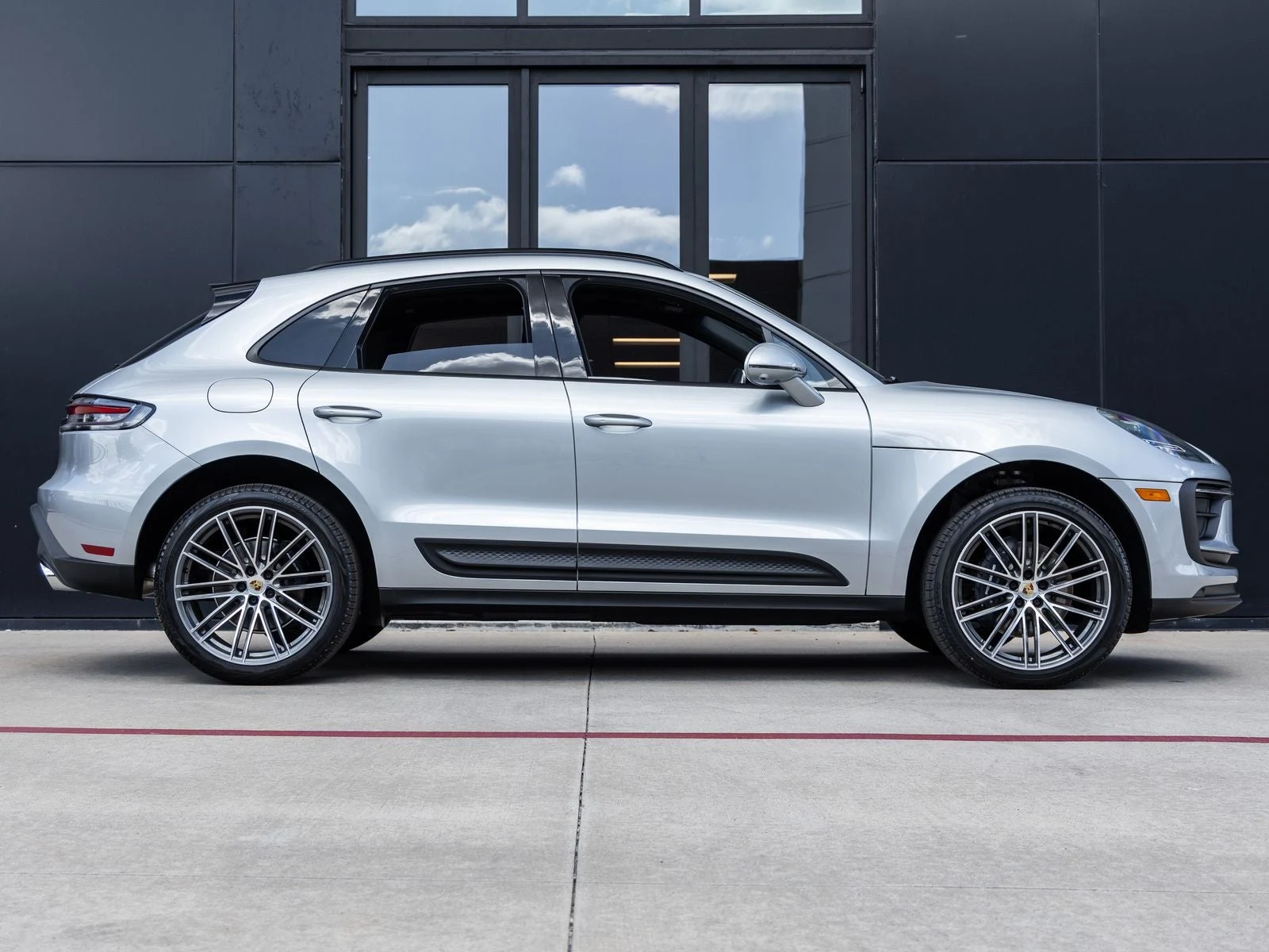 2026 Porsche Macan (95B), 12/20