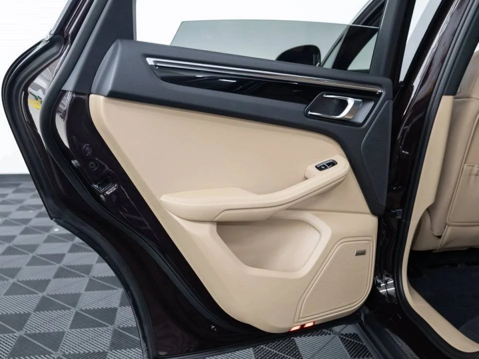 2026 Porsche Macan (95B), 19/20