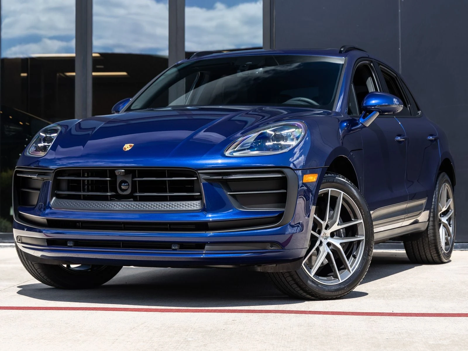Porsche Macan (95B) · Gentian Blue Metallic · Indigo Auto Group