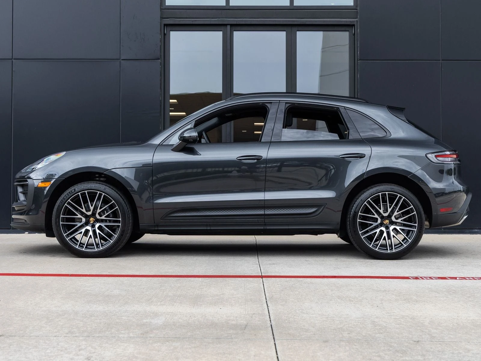 2026 Porsche Macan (95B), 2/20