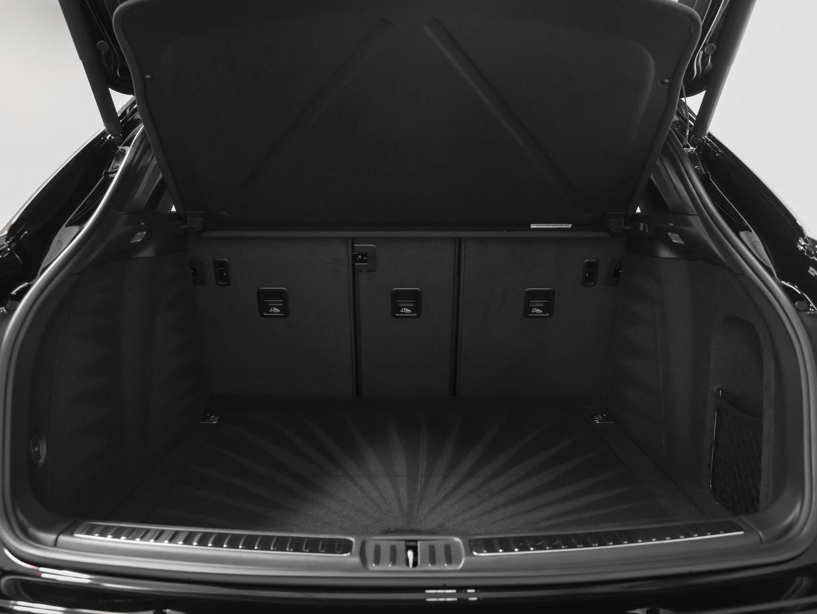 2026 Porsche Macan (95B), 18/20