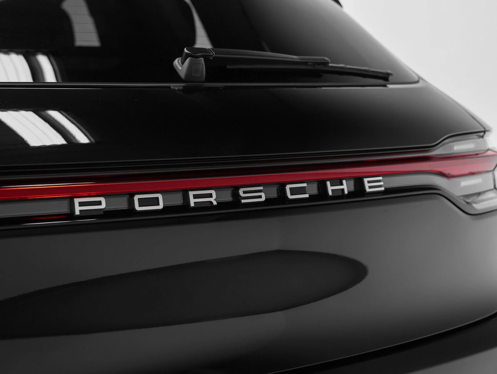 2026 Porsche Macan (95B), 19/20