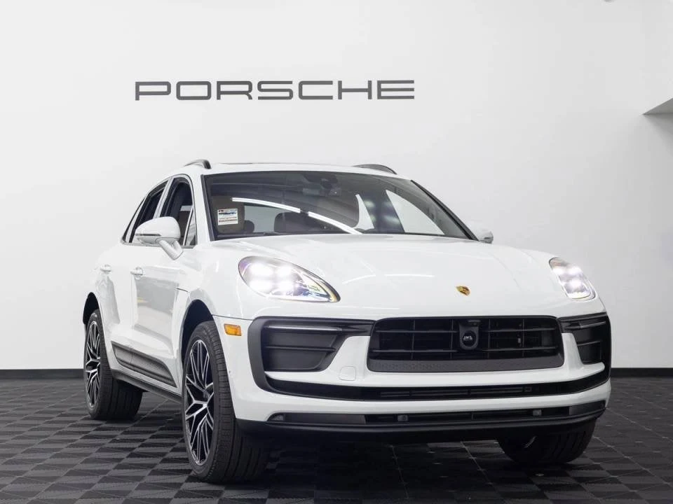 2026 Porsche Macan (95B), 8/20