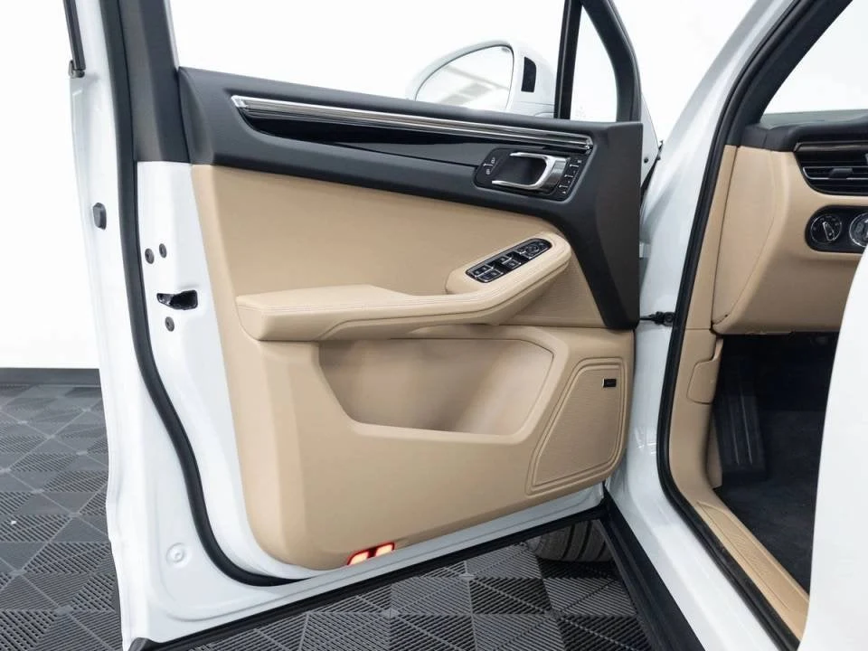 2026 Porsche Macan (95B), 10/20