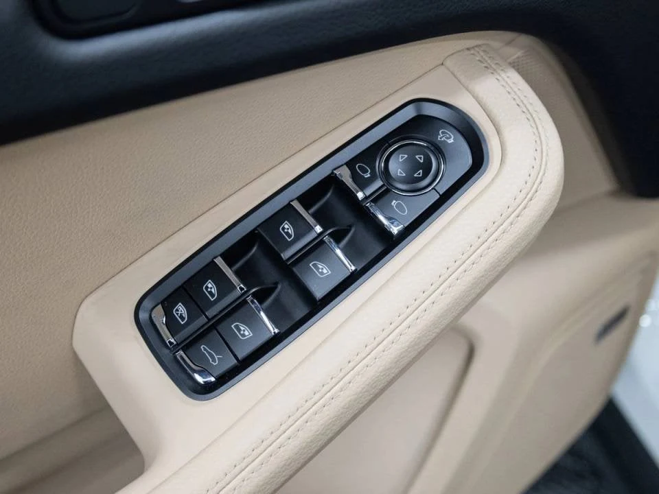 2026 Porsche Macan (95B), 18/20