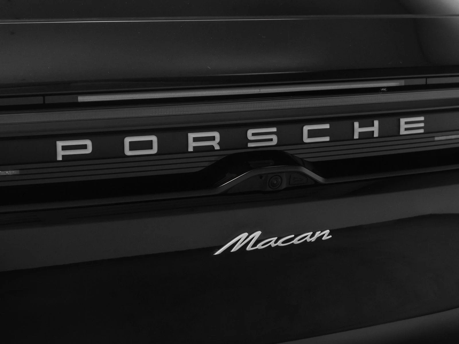 2025 Porsche Macan Electric (XAB), 17/20