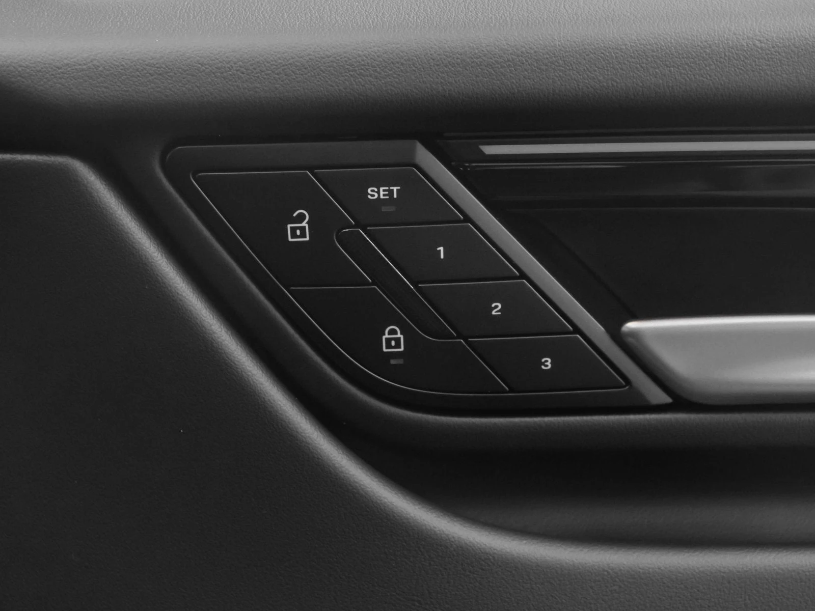2025 Porsche Macan Electric (XAB), 19/20