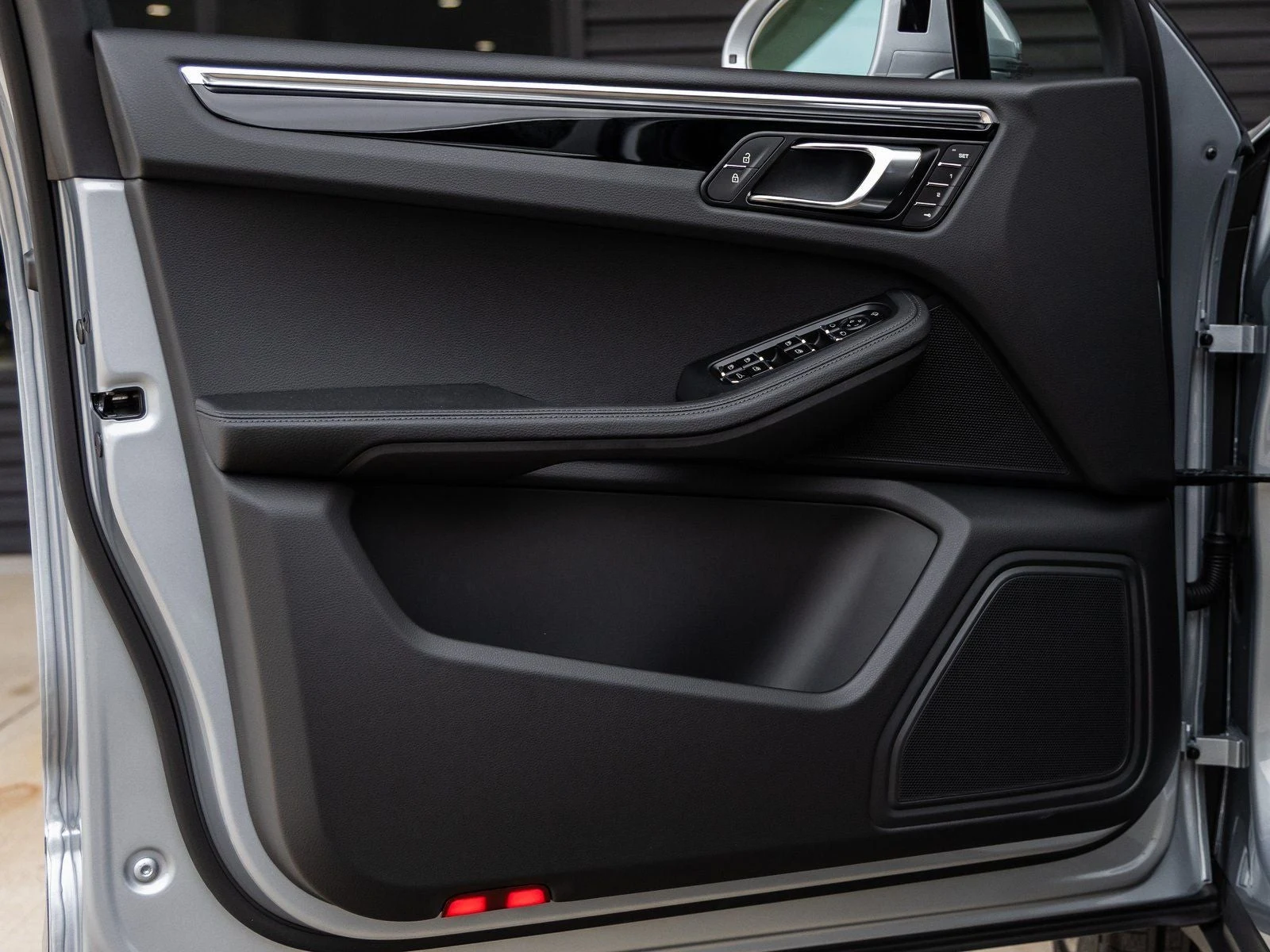 2026 Porsche Macan (95B), 19/20