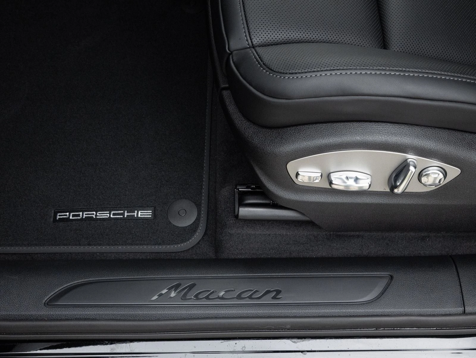 2026 Porsche Macan (95B), 20/20