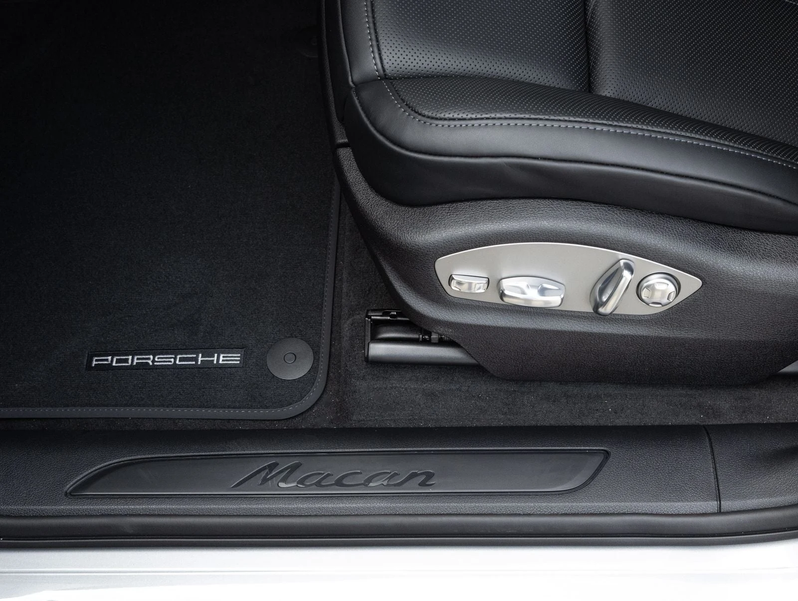 2026 Porsche Macan (95B), 20/20