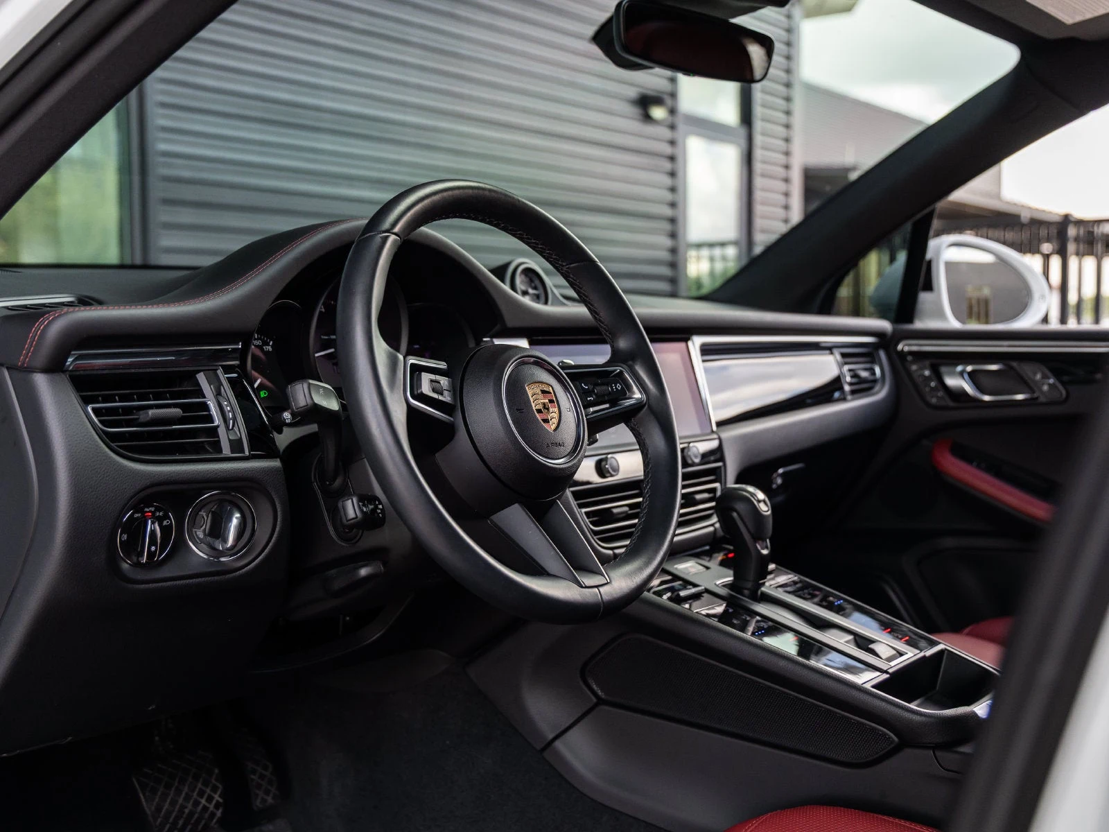 2025 Porsche Macan (95B), 4/20