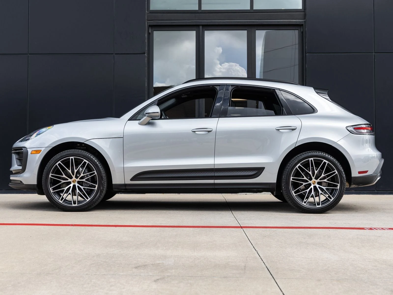 2026 Porsche Macan (95B), 2/20