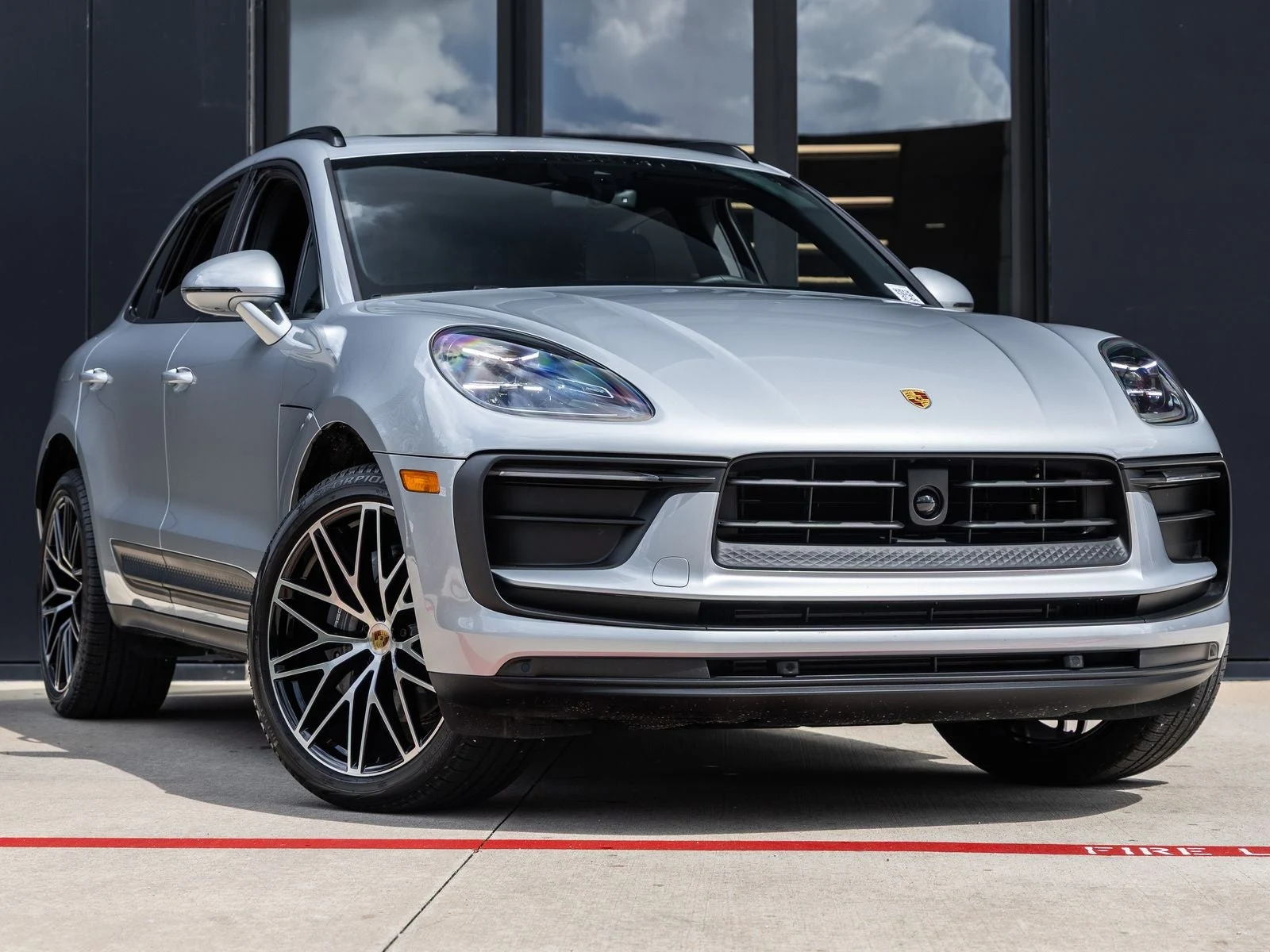 2026 Porsche Macan (95B), 6/20