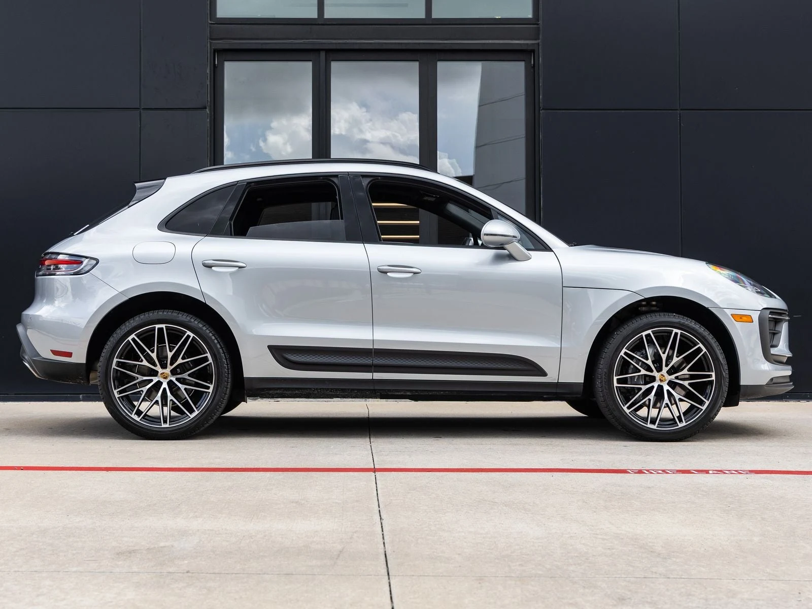 2026 Porsche Macan (95B), 12/20