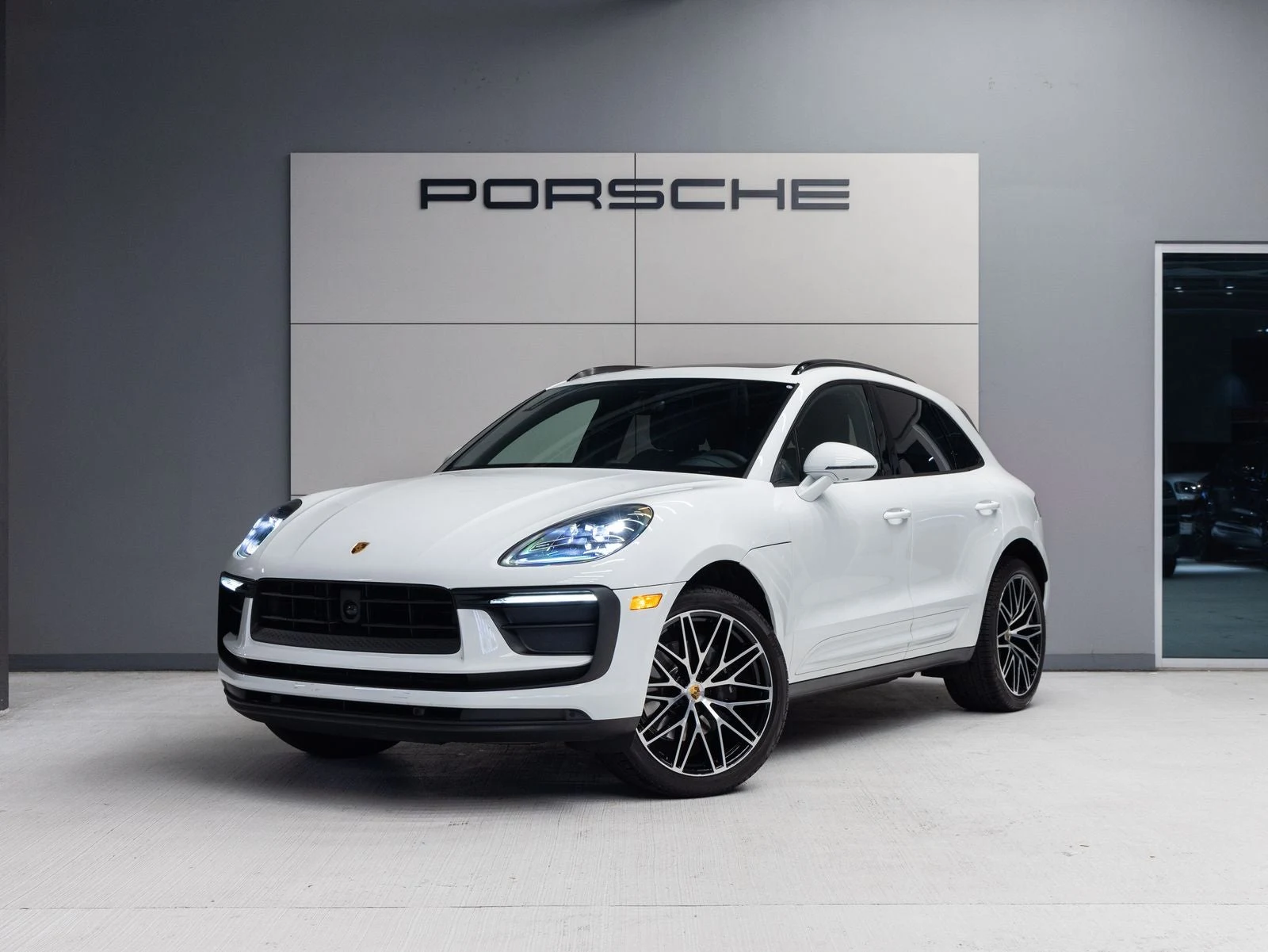 Porsche Macan (95B) · white · Indigo Auto Group