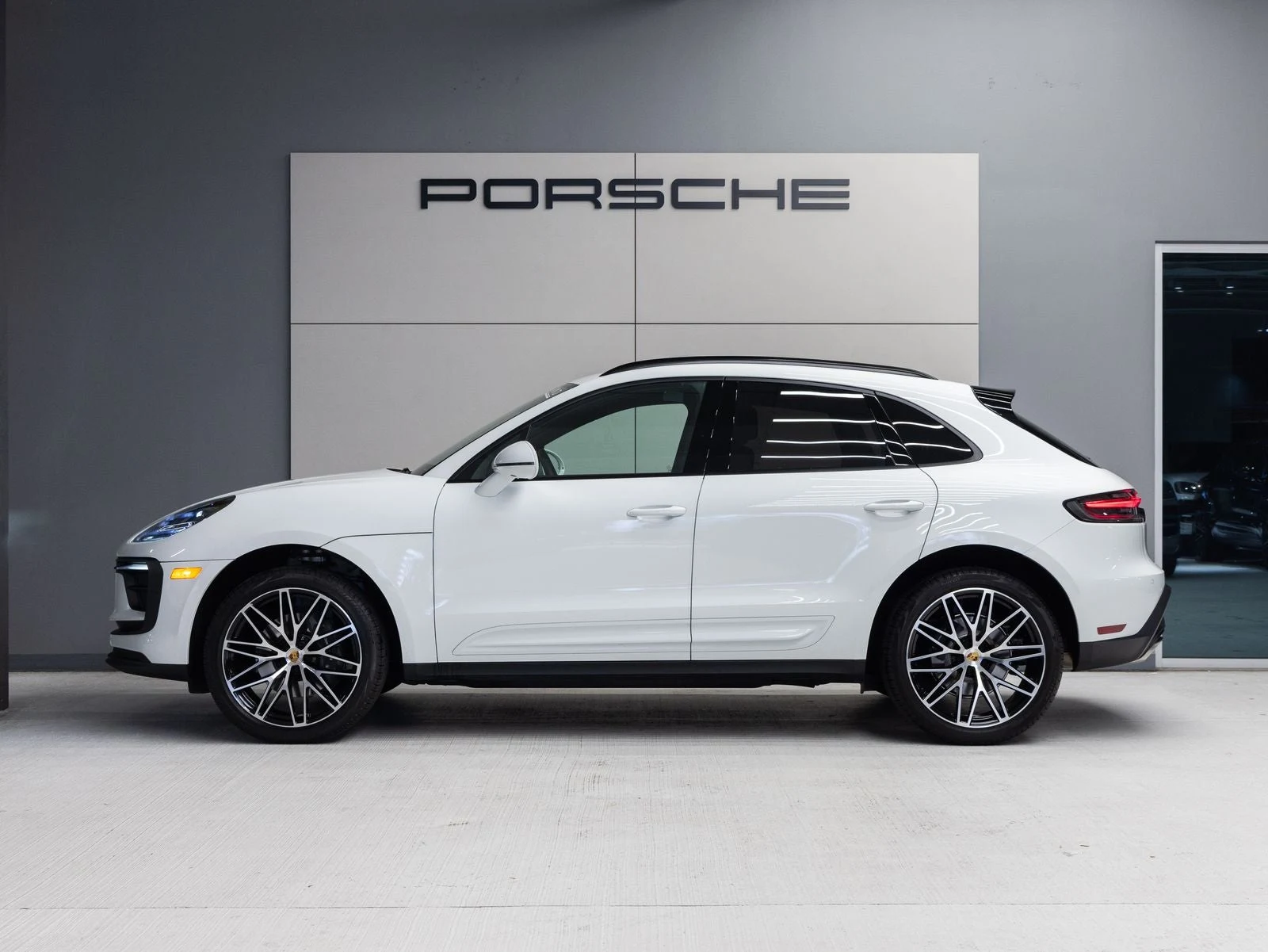 2026 Porsche Macan (95B), 2/20