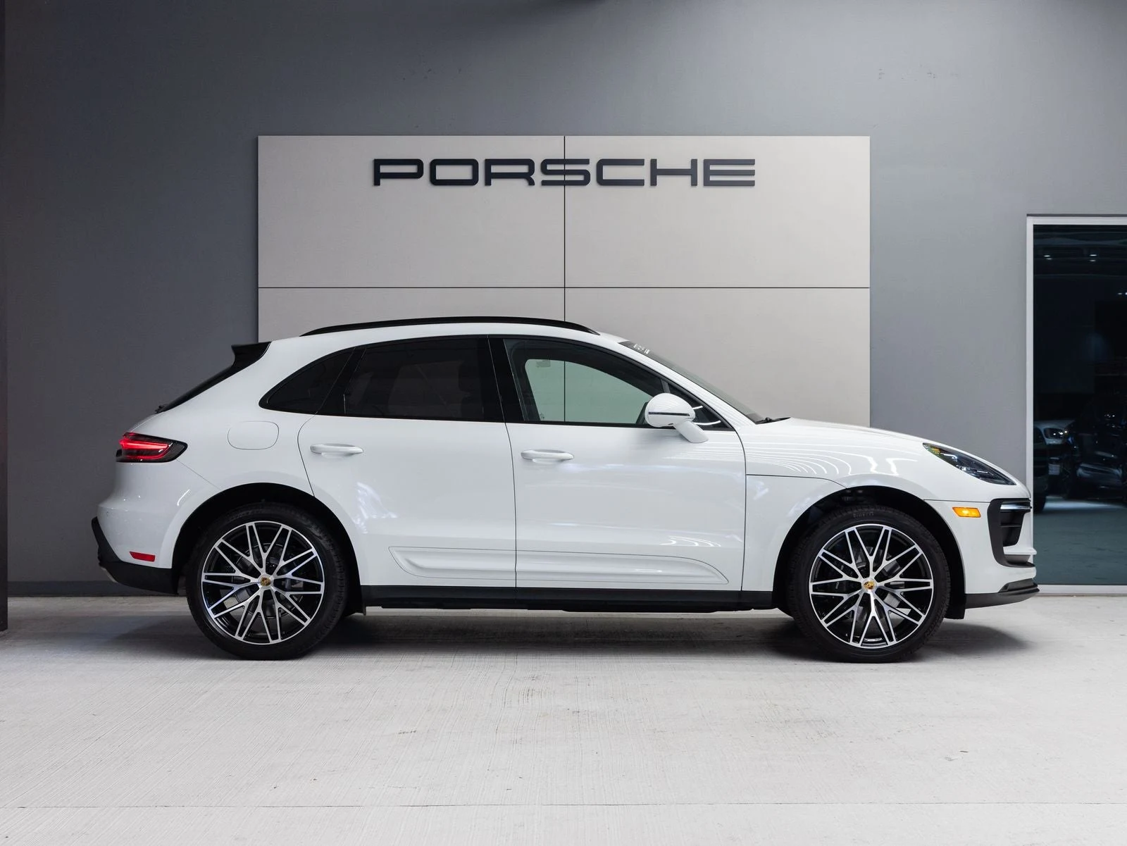 2026 Porsche Macan (95B), 8/20
