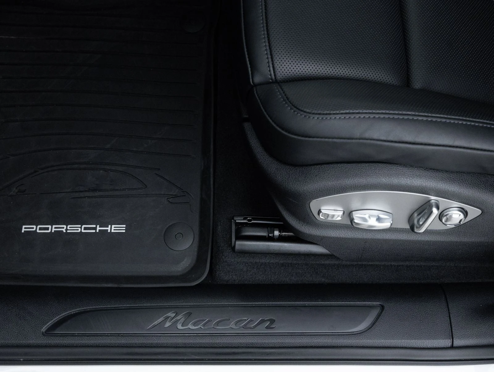 2026 Porsche Macan (95B), 20/20
