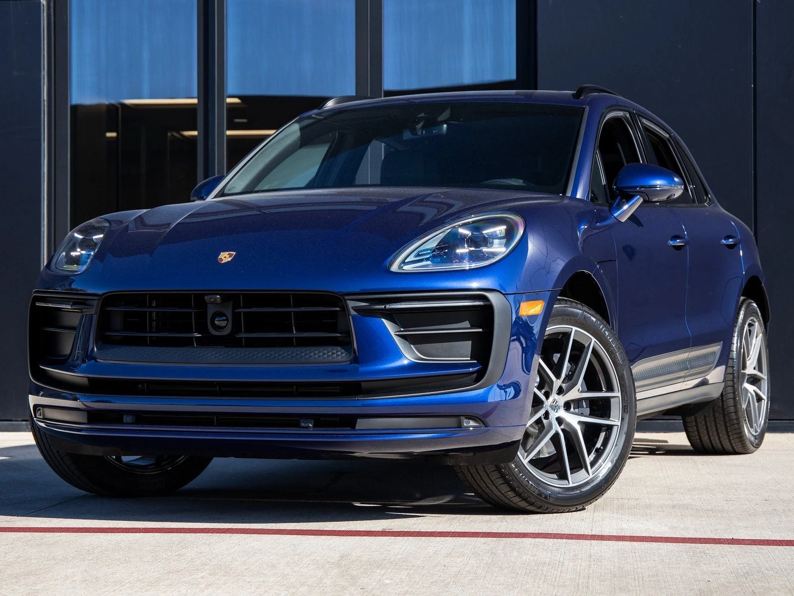 Porsche Macan (95B) · Gentian Blue Metallic · Indigo Auto Group