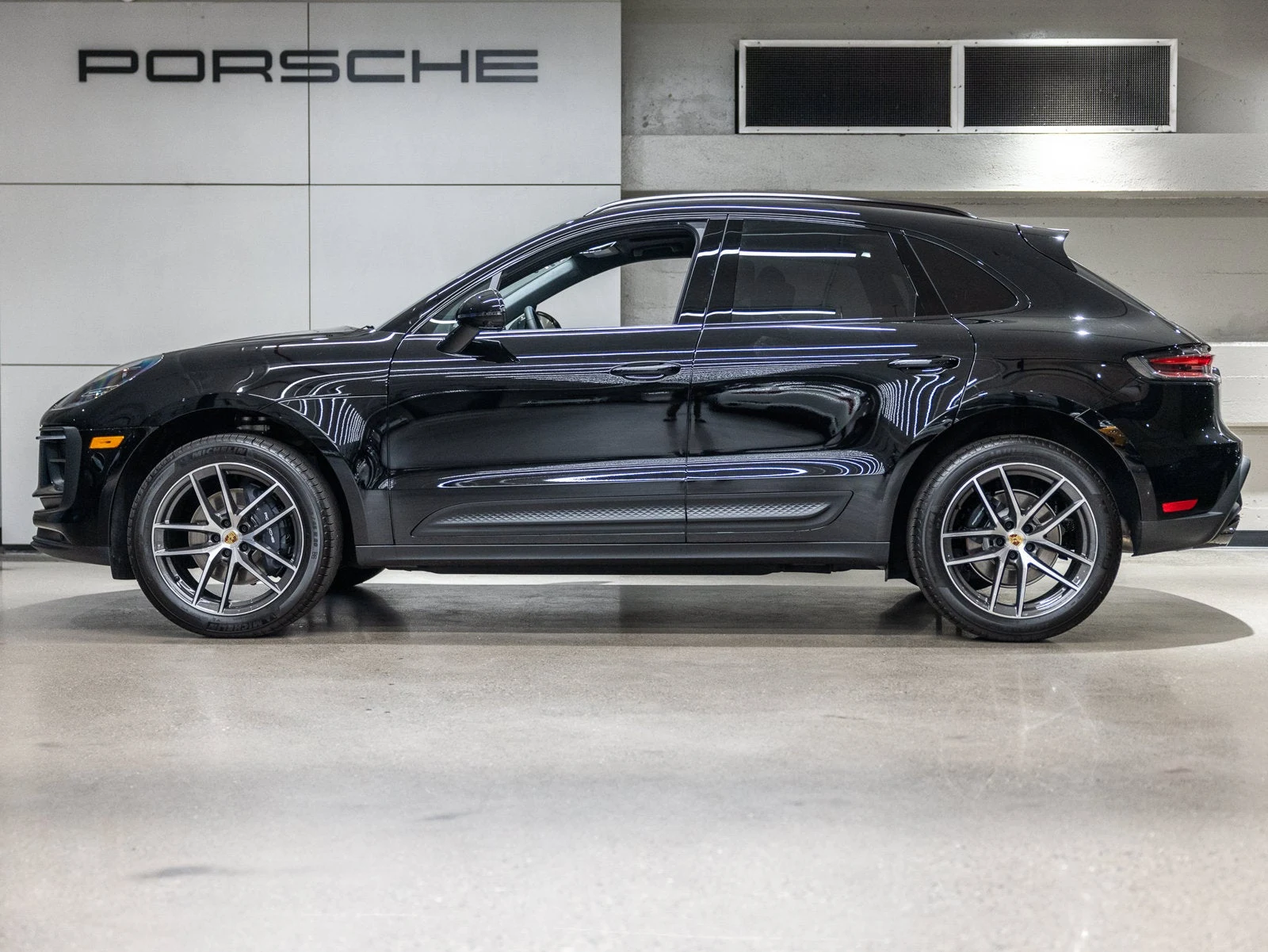 2026 Porsche Macan (95B), 2/20