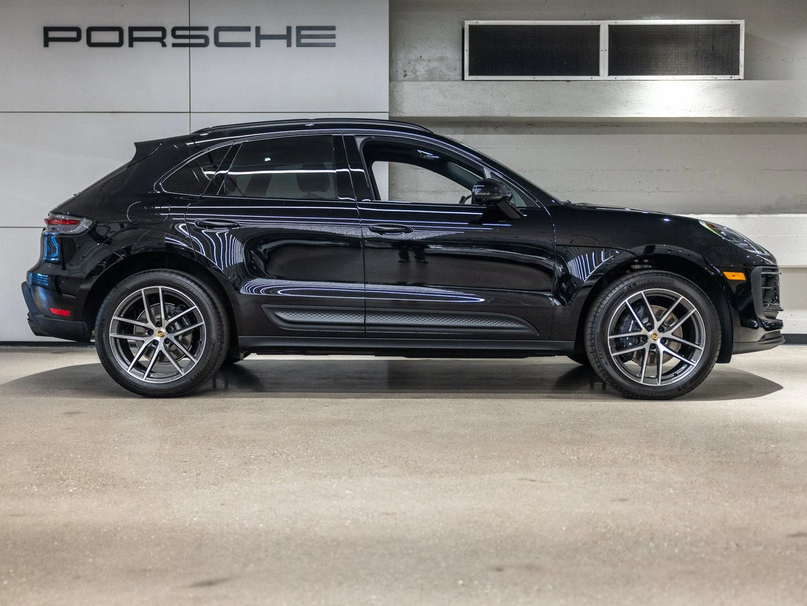 2026 Porsche Macan (95B), 9/20