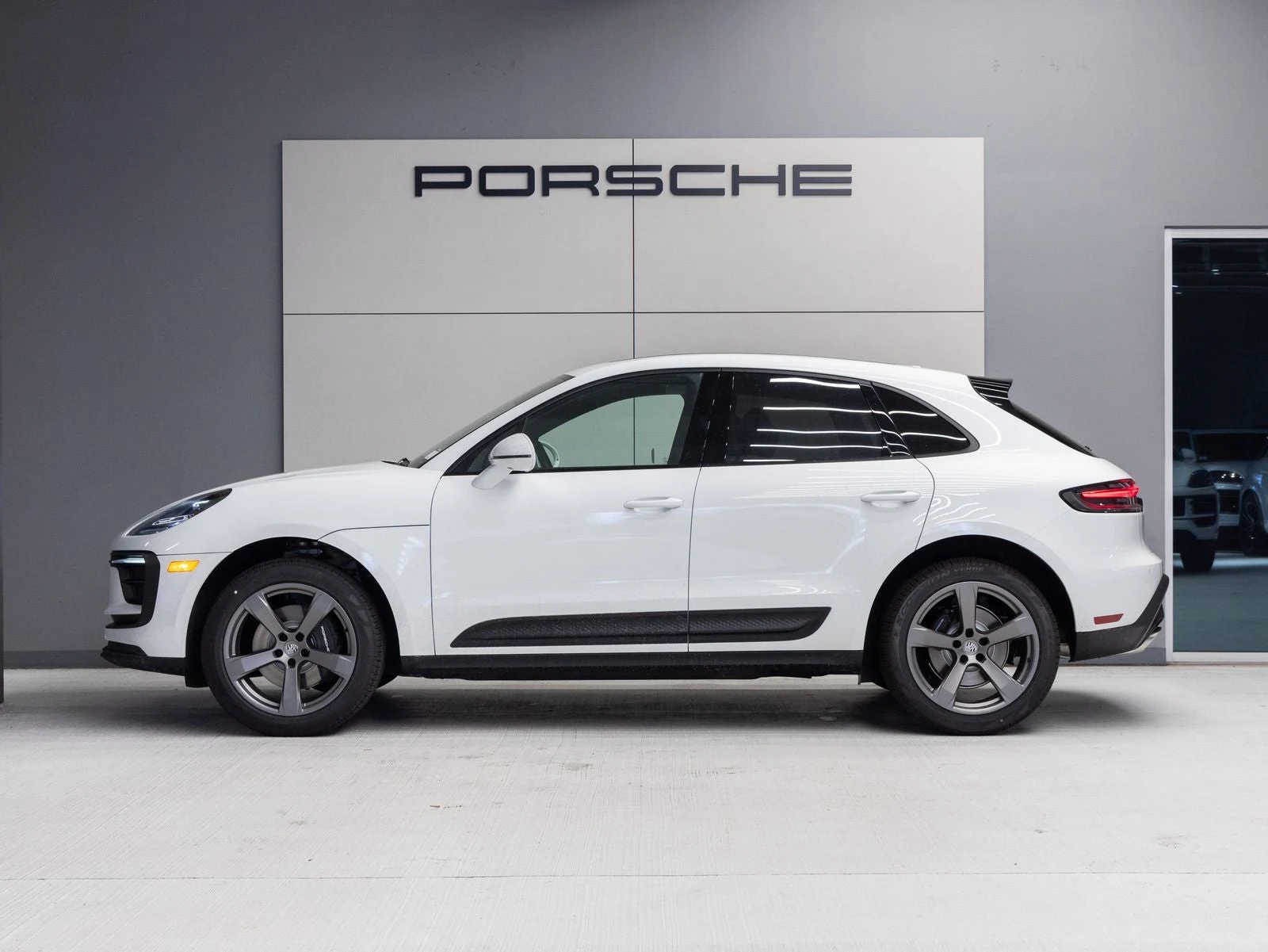 2026 Porsche Macan (95B), 2/20