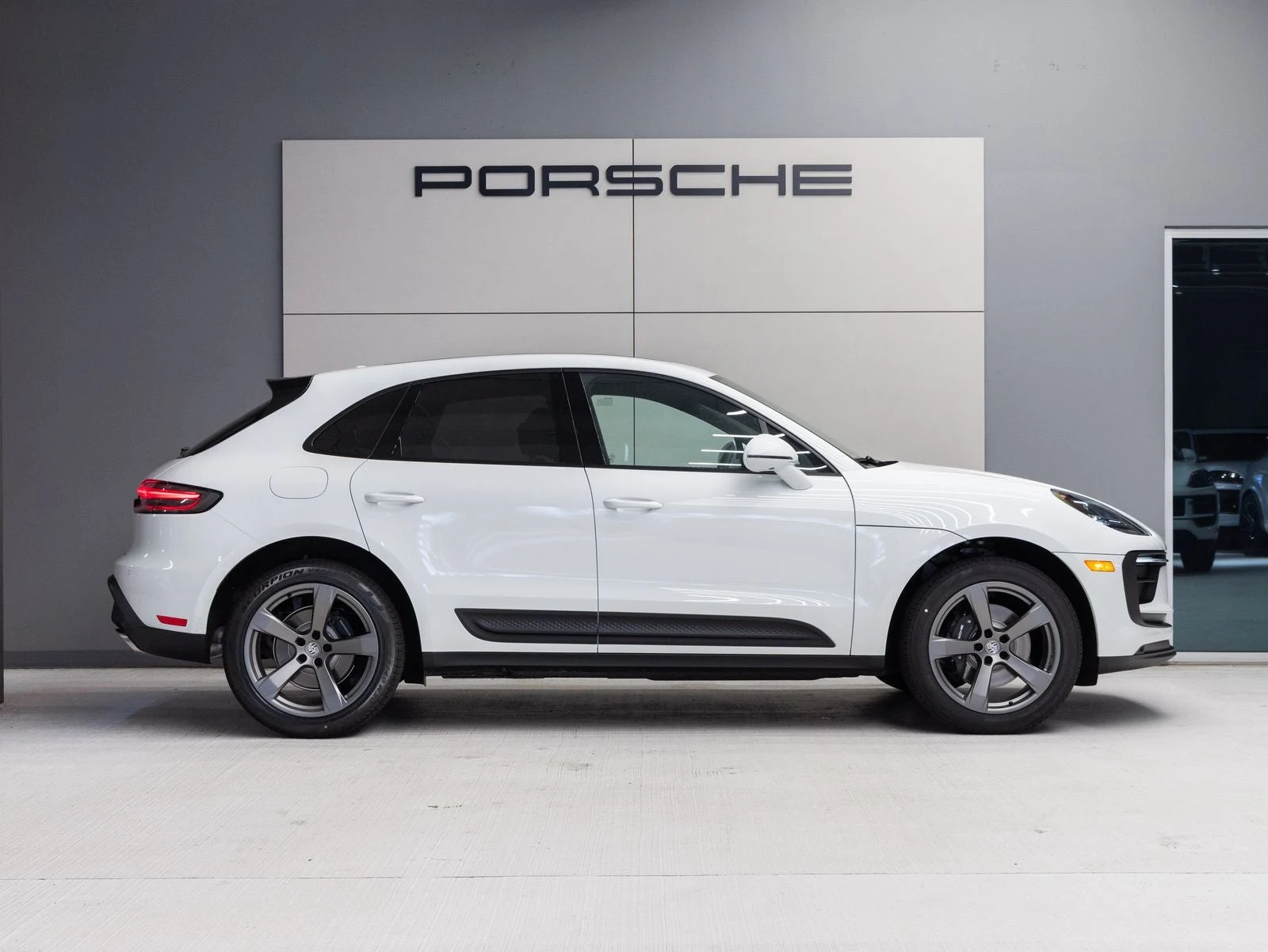 2026 Porsche Macan (95B), 8/20