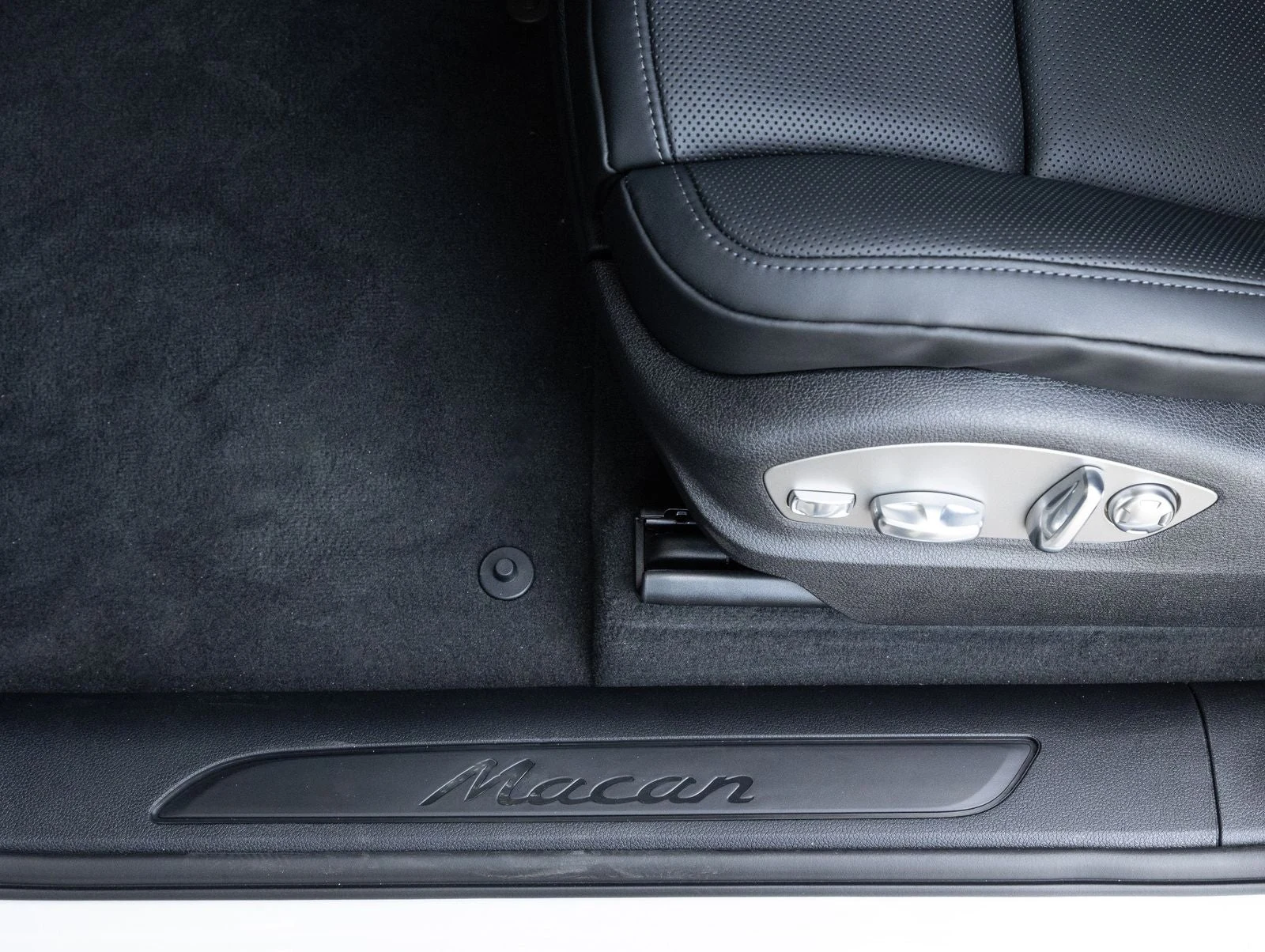 2026 Porsche Macan (95B), 20/20