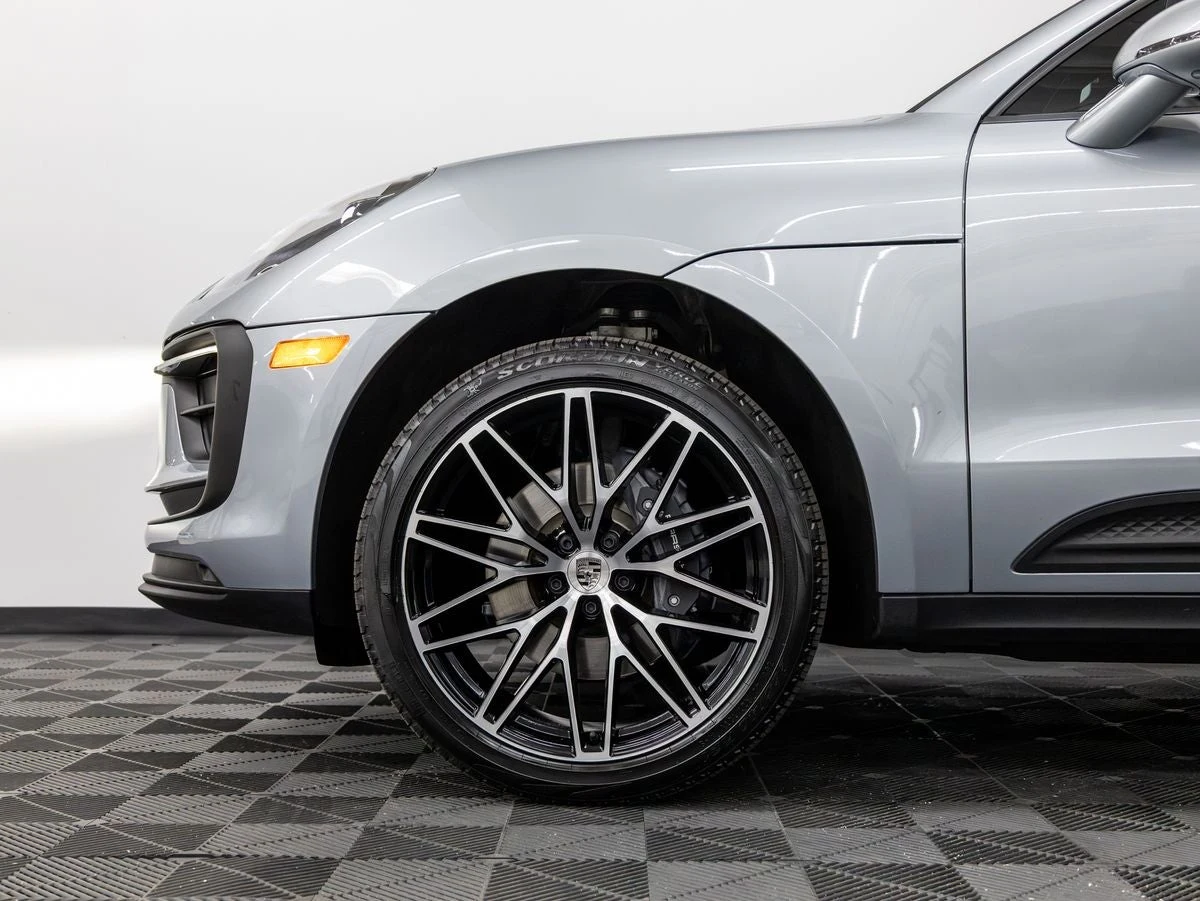 2026 Porsche Macan (95B), 10/20