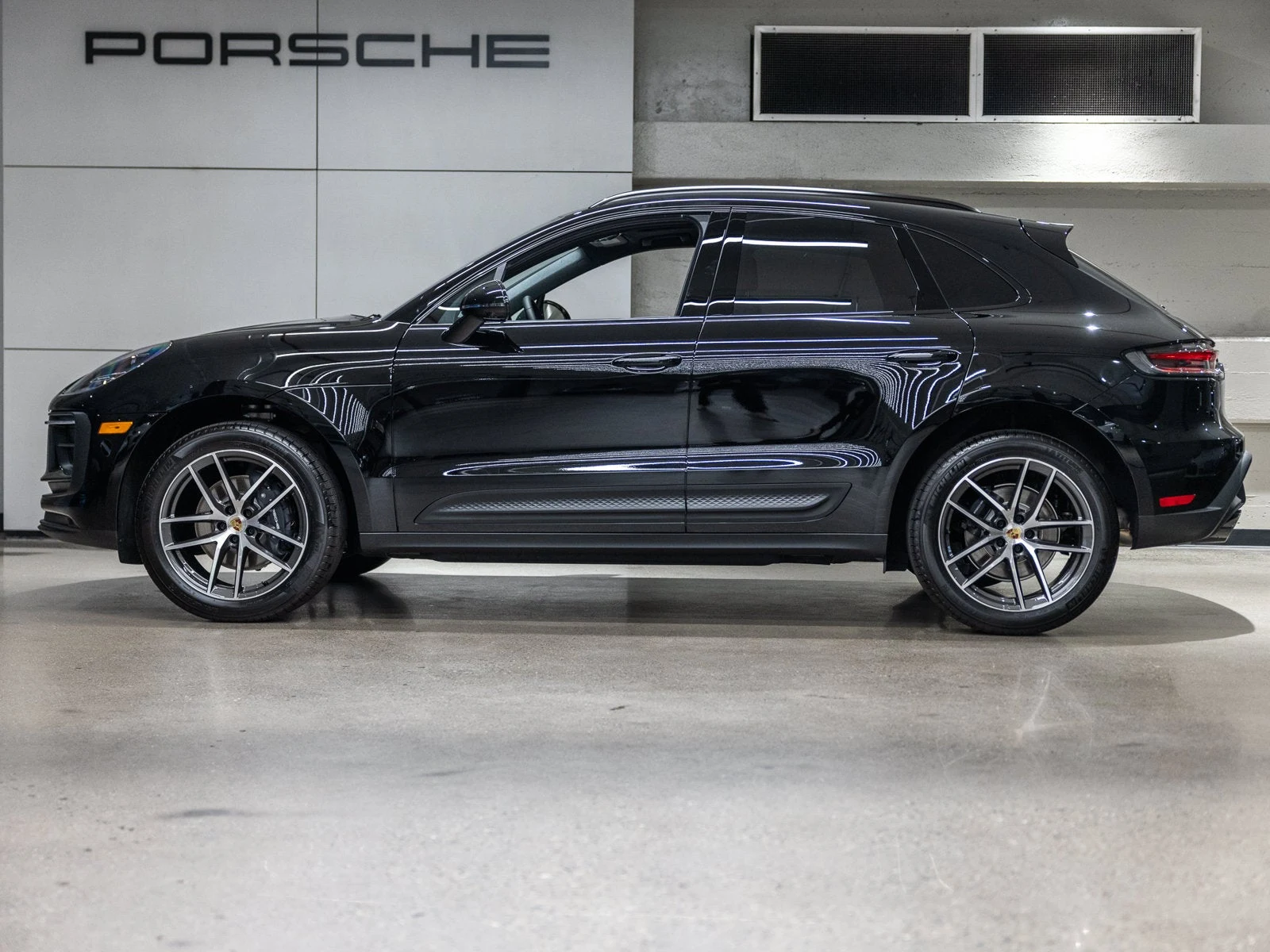 2026 Porsche Macan (95B), 2/20