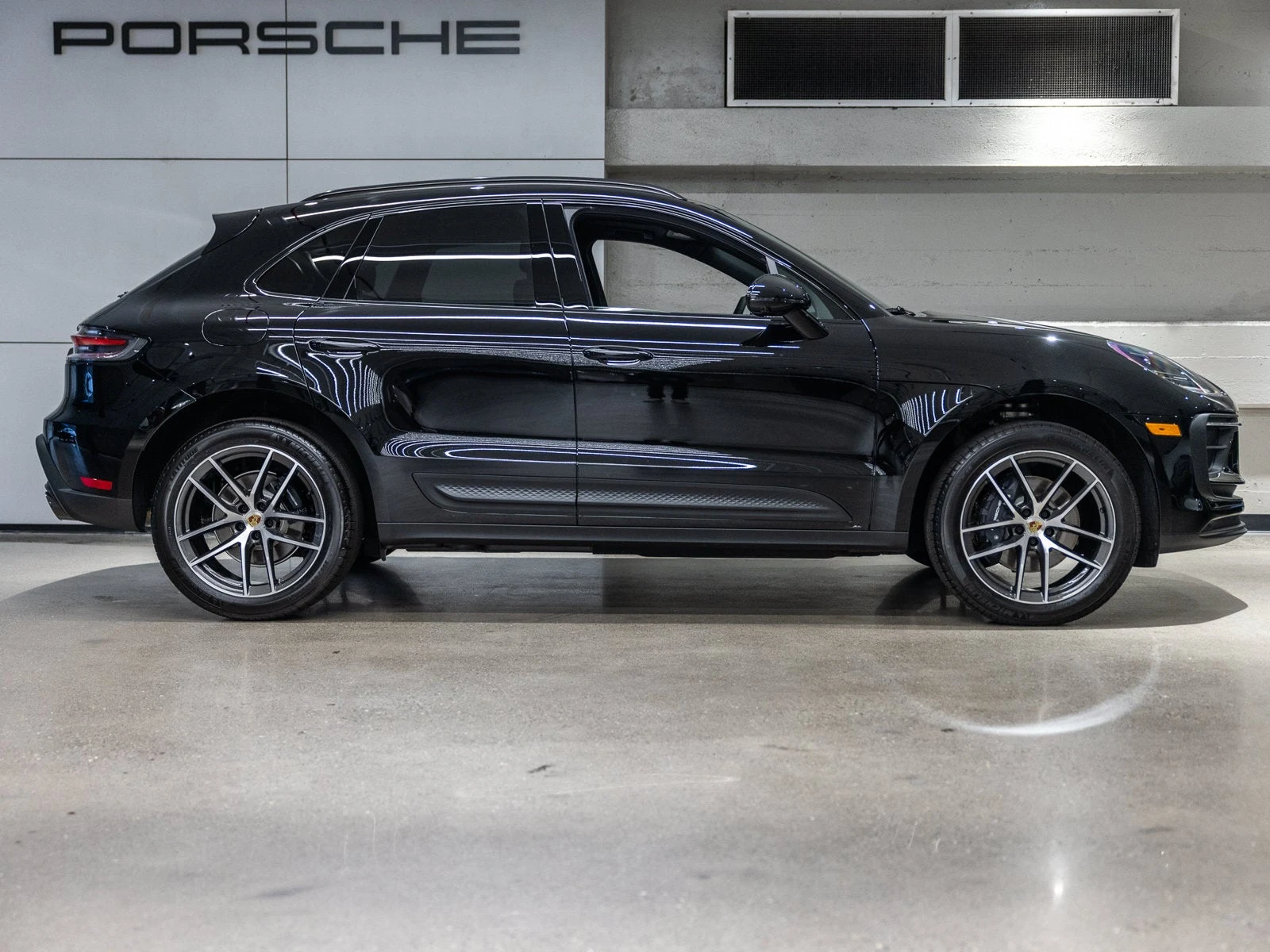 2026 Porsche Macan (95B), 8/20