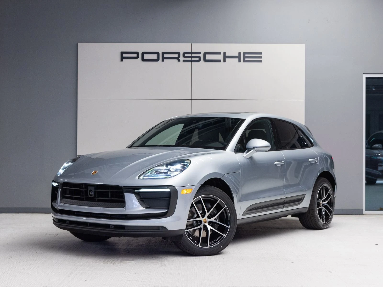 Porsche Macan (95B) · Dolomite Silver Metallic · Indigo Auto Group
