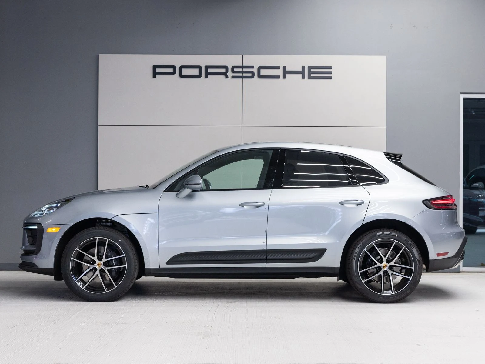 2026 Porsche Macan (95B), 2/20