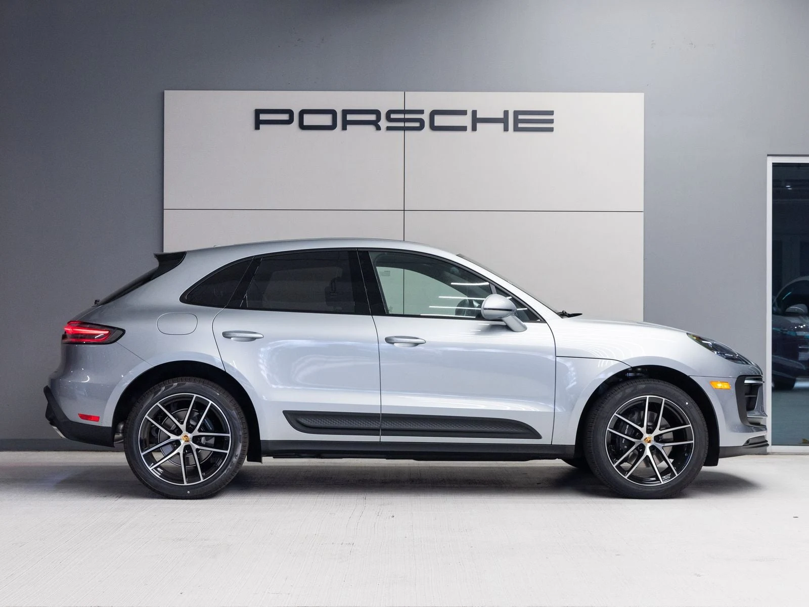 2026 Porsche Macan (95B), 8/20