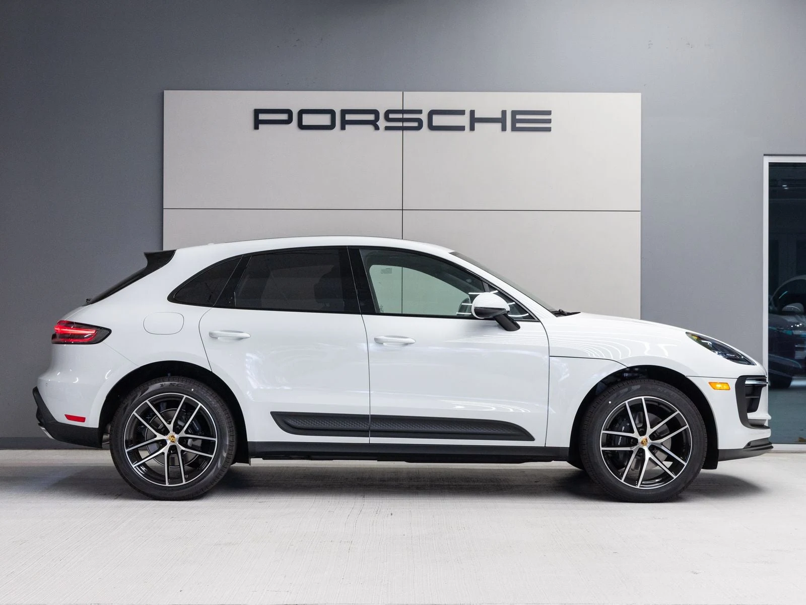 2026 Porsche Macan (95B), 8/20