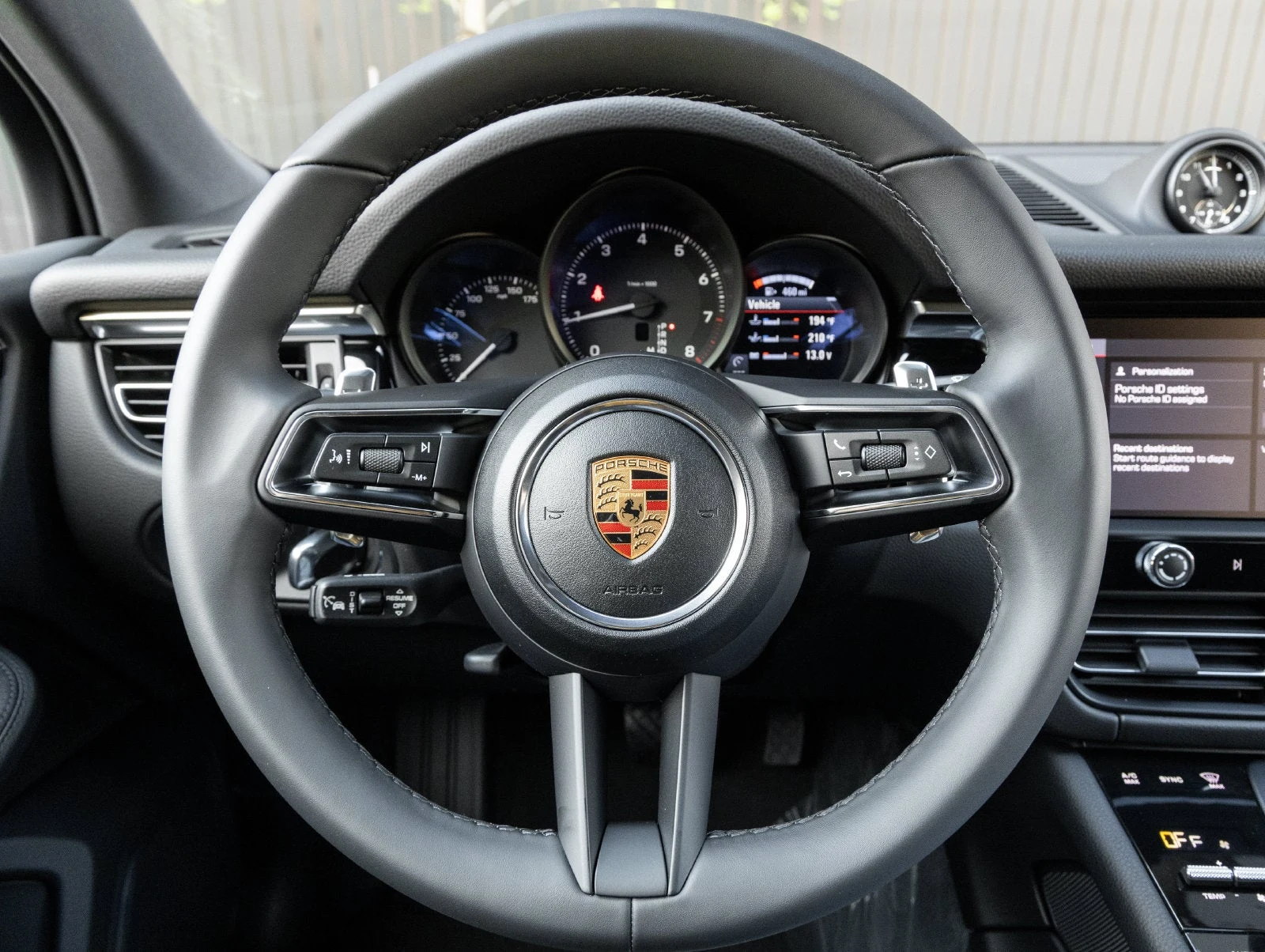 2026 Porsche Macan (95B), 13/20