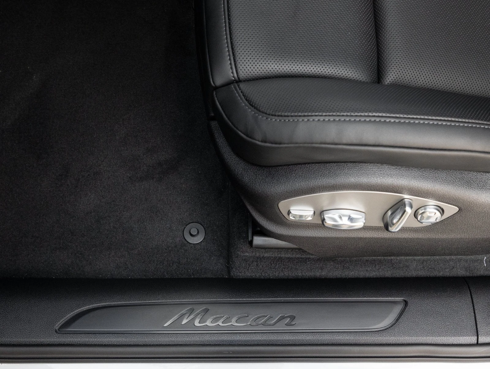 2026 Porsche Macan (95B), 20/20