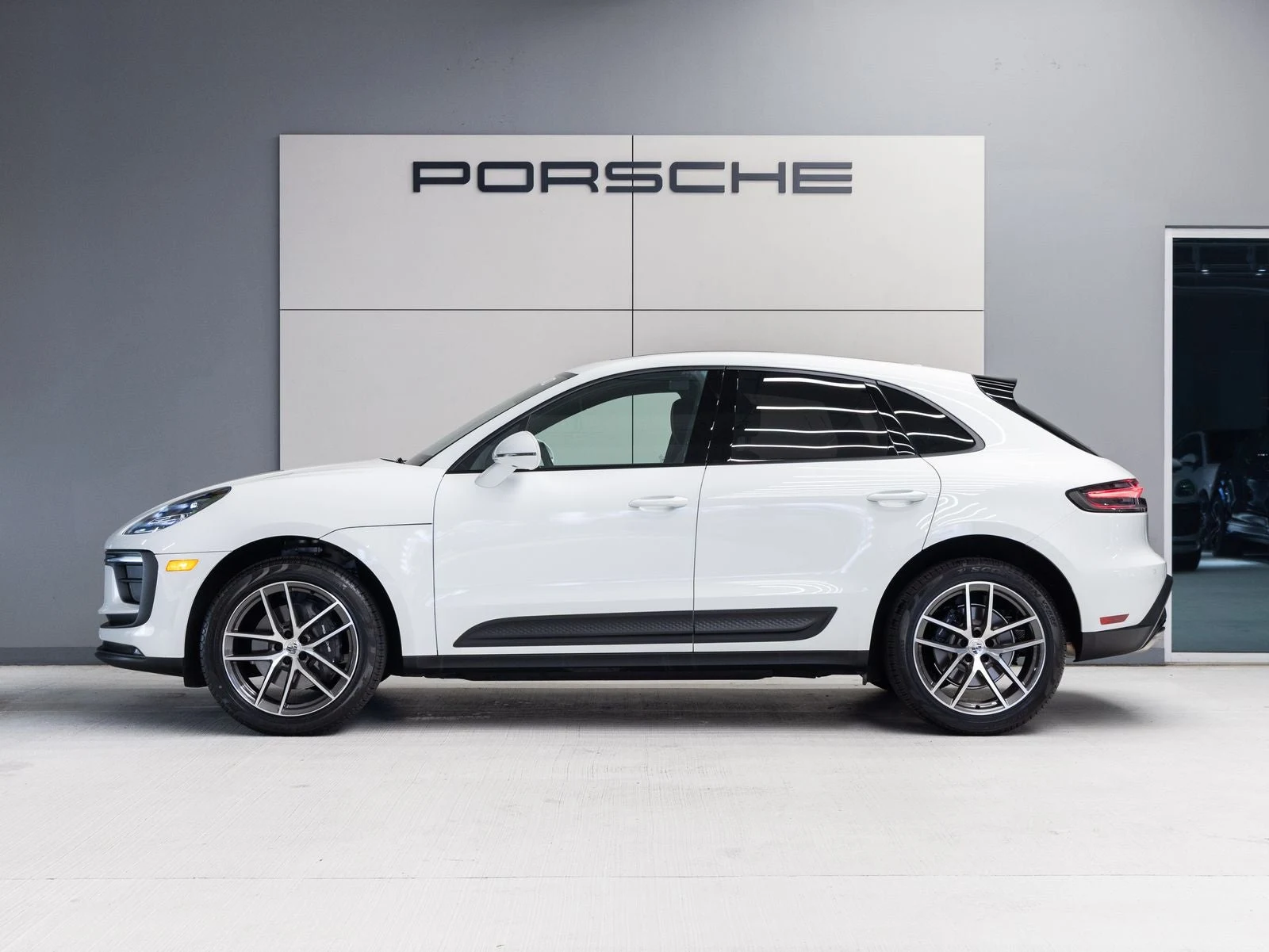 2026 Porsche Macan (95B), 2/20